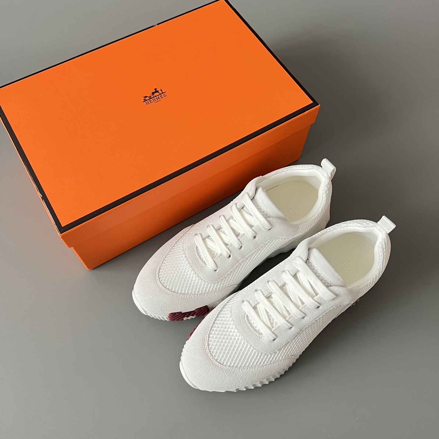 HERMES 爱马仕 Bouncing 网布 圆头系带 侧面字母嵌件 跑鞋 低帮 休闲鞋 波鞋 白色 网面  H232173Z 91