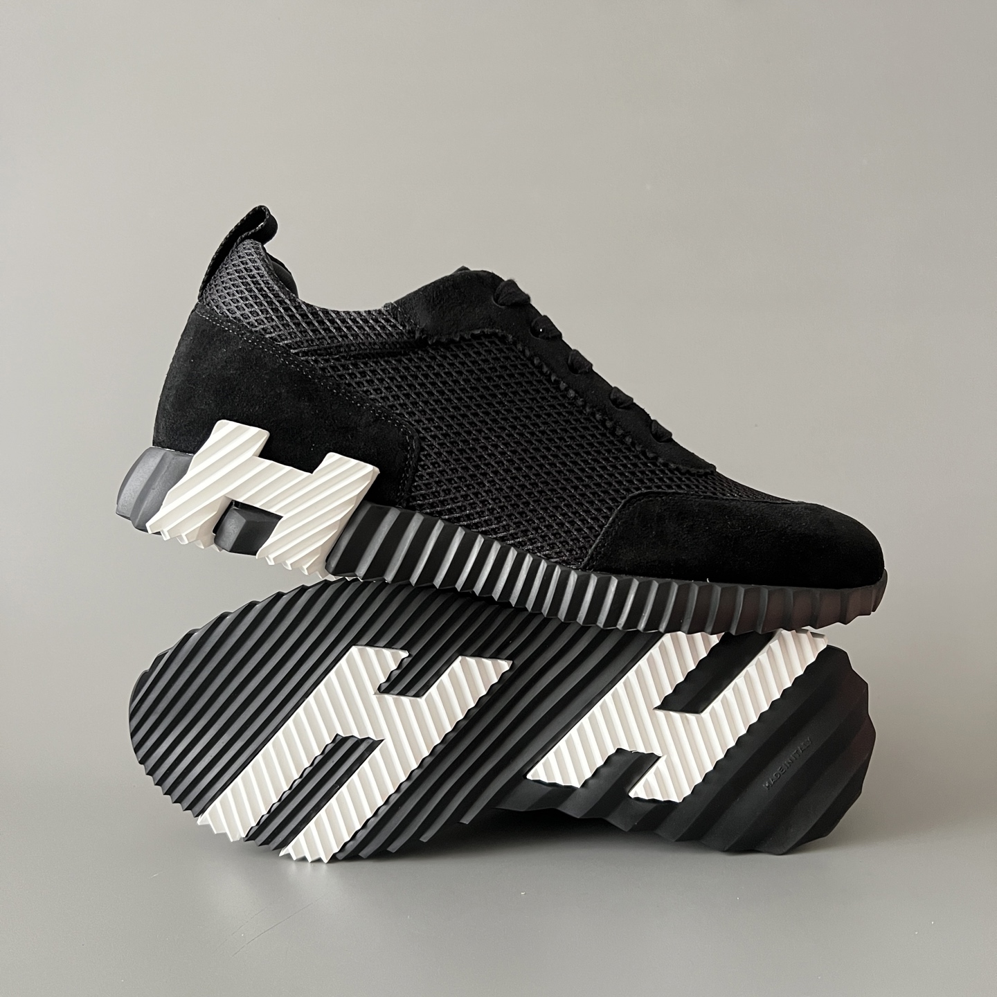 HERMES 爱马仕 Bouncing 网布 圆头系带 侧面字母嵌件 跑鞋 低帮 休闲鞋 波鞋 黑色 网面 H232856Z H01