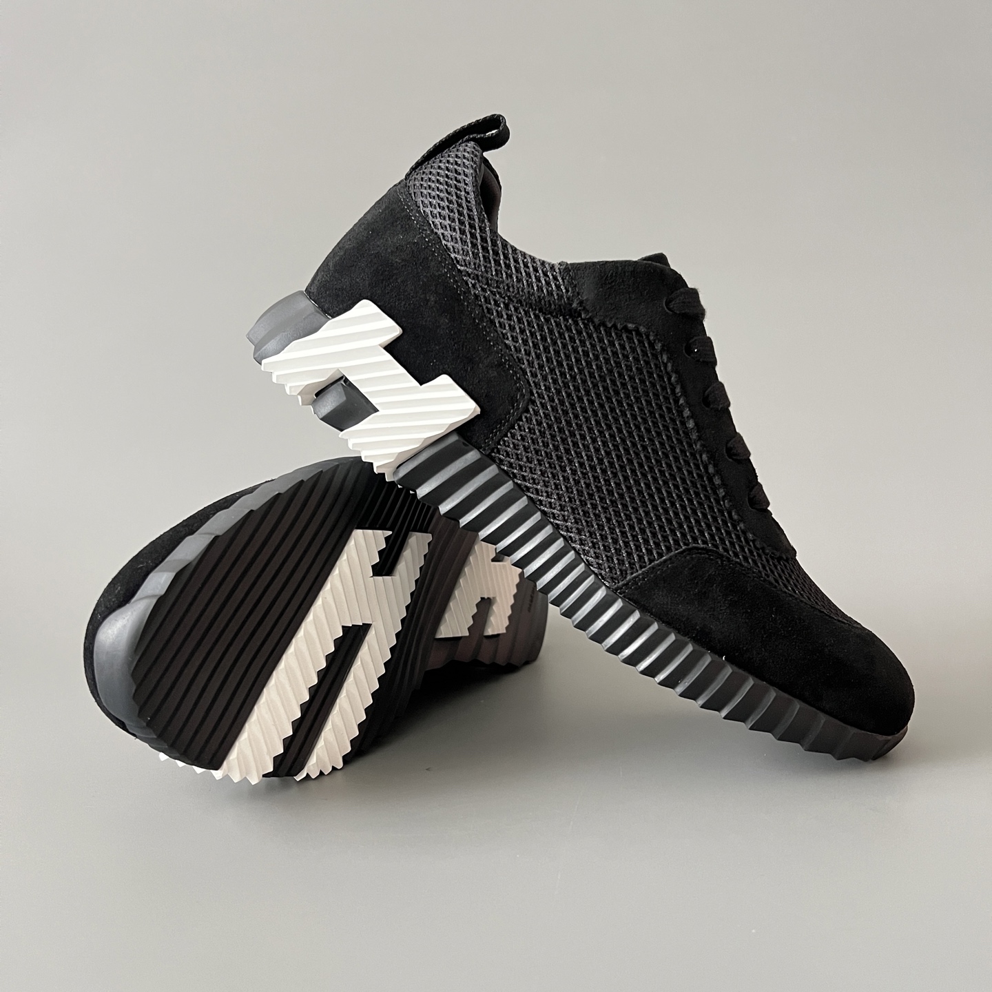 HERMES 爱马仕 Bouncing 网布 圆头系带 侧面字母嵌件 跑鞋 低帮 休闲鞋 波鞋 黑色 网面 H232856Z H01