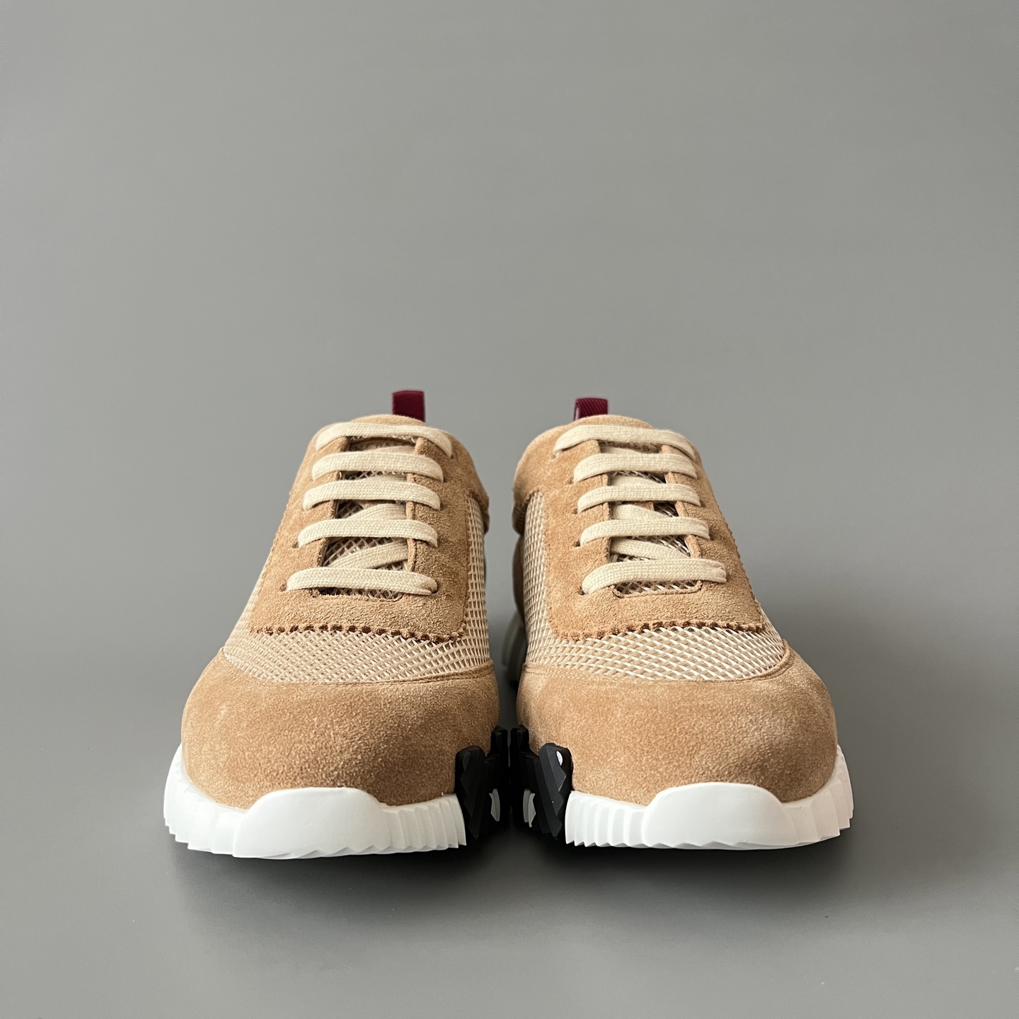 HERMES 爱马仕 Bouncing 网布 圆头系带 侧面字母嵌件 跑鞋 低帮 休闲鞋 波鞋 土棕色 网面 H232173Z 2J