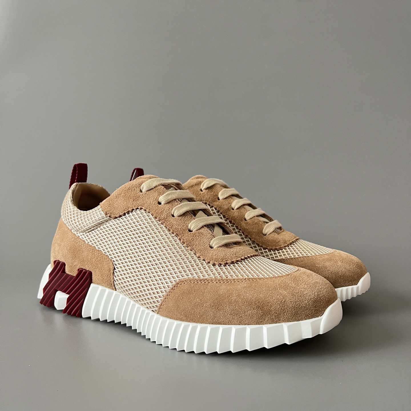 HERMES 爱马仕 Bouncing 网布 圆头系带 侧面字母嵌件 跑鞋 低帮 休闲鞋 波鞋 土棕色 网面 H232173Z 2J