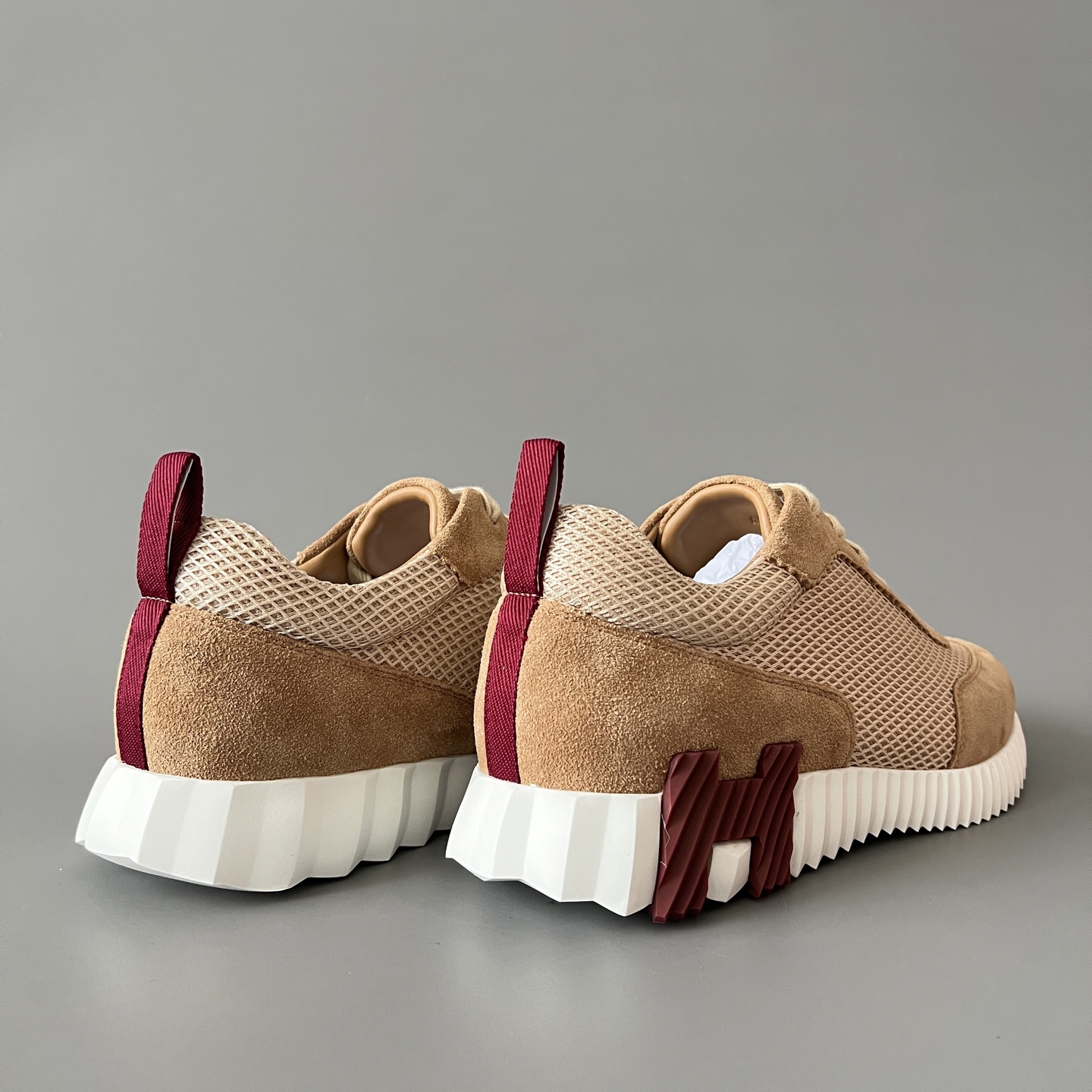 HERMES 爱马仕 Bouncing 网布 圆头系带 侧面字母嵌件 跑鞋 低帮 休闲鞋 波鞋 土棕色 网面 H232173Z 2J