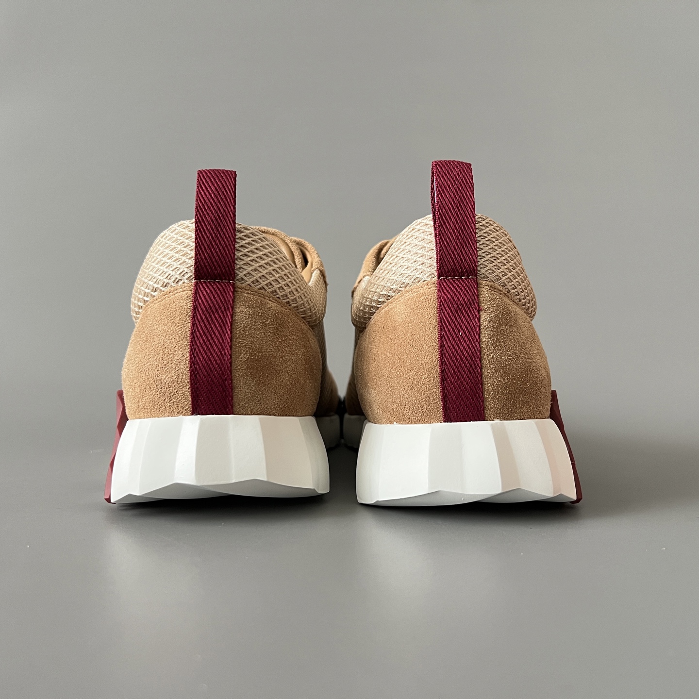 HERMES 爱马仕 Bouncing 网布 圆头系带 侧面字母嵌件 跑鞋 低帮 休闲鞋 波鞋 土棕色 网面 H232173Z 2J