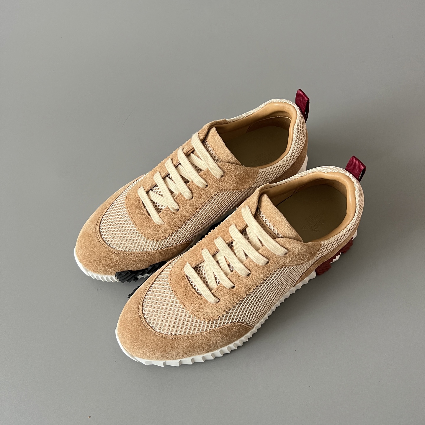 HERMES 爱马仕 Bouncing 网布 圆头系带 侧面字母嵌件 跑鞋 低帮 休闲鞋 波鞋 土棕色 网面 H232173Z 2J