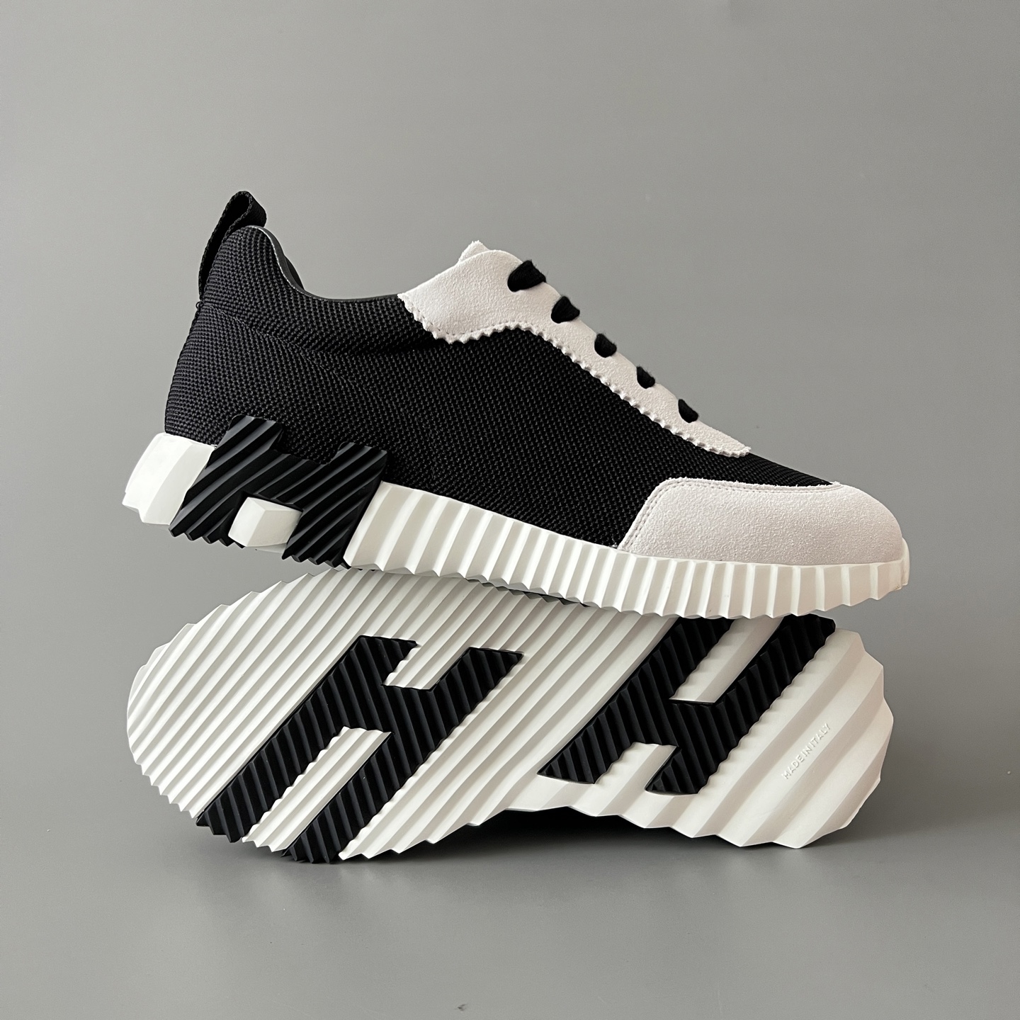 HERMES 爱马仕 Bouncing 网布 圆头系带 侧面字母嵌件 跑鞋 低帮 休闲鞋 波鞋 黑白  网面  H231764Z H02