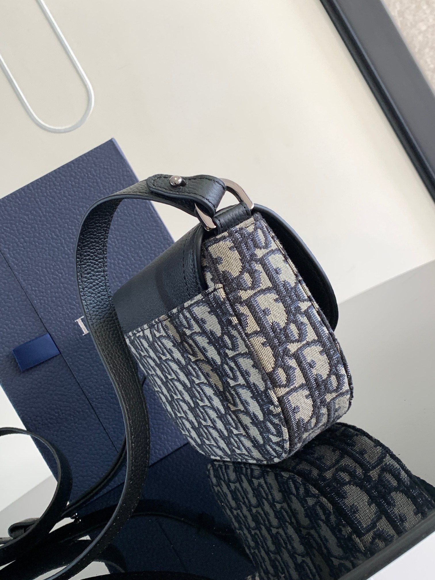  Dior 迪奥 Hit the Road 可调节 肩带 科  手拿包 斜挎包 单肩包  相机包 迷你 黑色 2ADCA435YKS-H27E