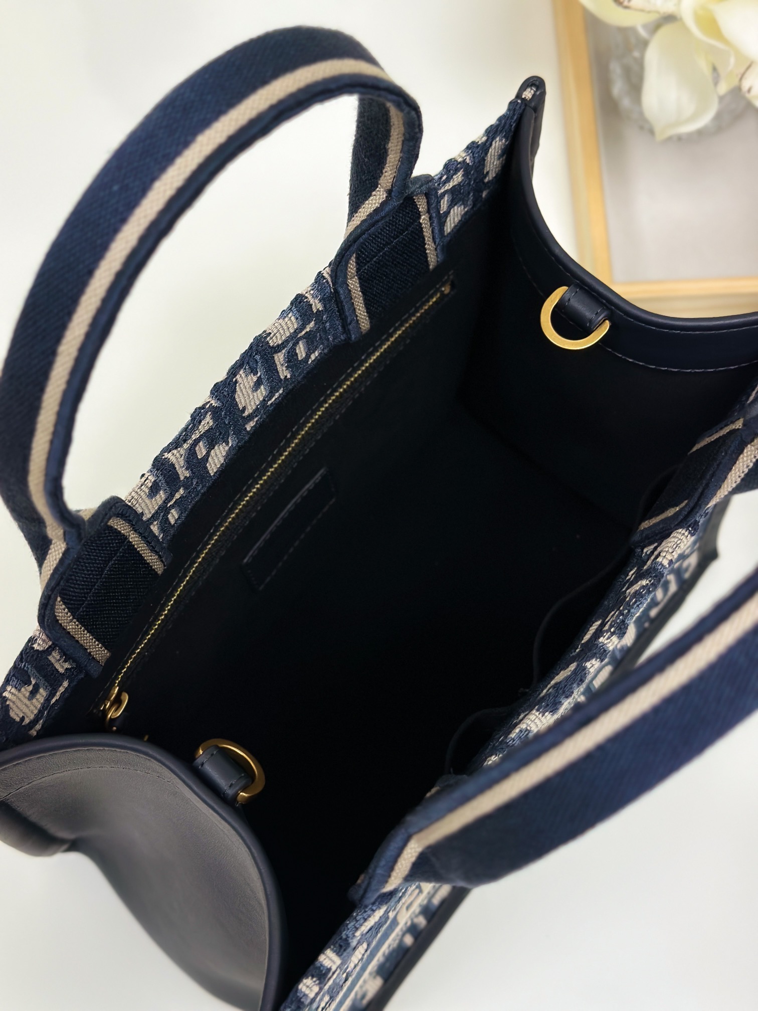 DIOR 迪奥 BookTote 可调节可拆卸肩带 刺绣拼牛皮革 托特包Tote包购物袋单肩斜挎手提包 小号 女款 蓝色 蓝色 M1325CZBB-M928