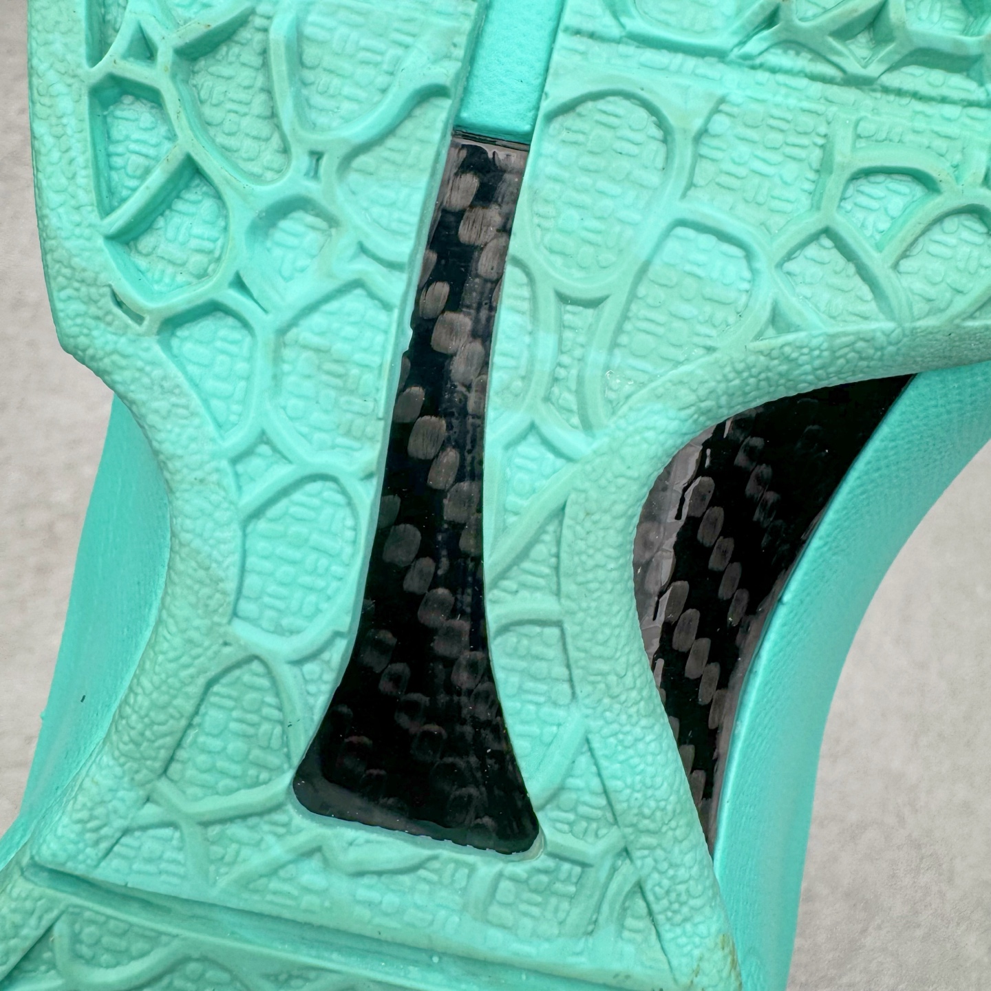 S2 Kobe6  前掌Zoom Turbo 气垫 后掌EVA缓震 低筒 球鞋 籃球鞋 實戰鞋 真碳板 男鞋 波鞋 自由女神 IO5774-300