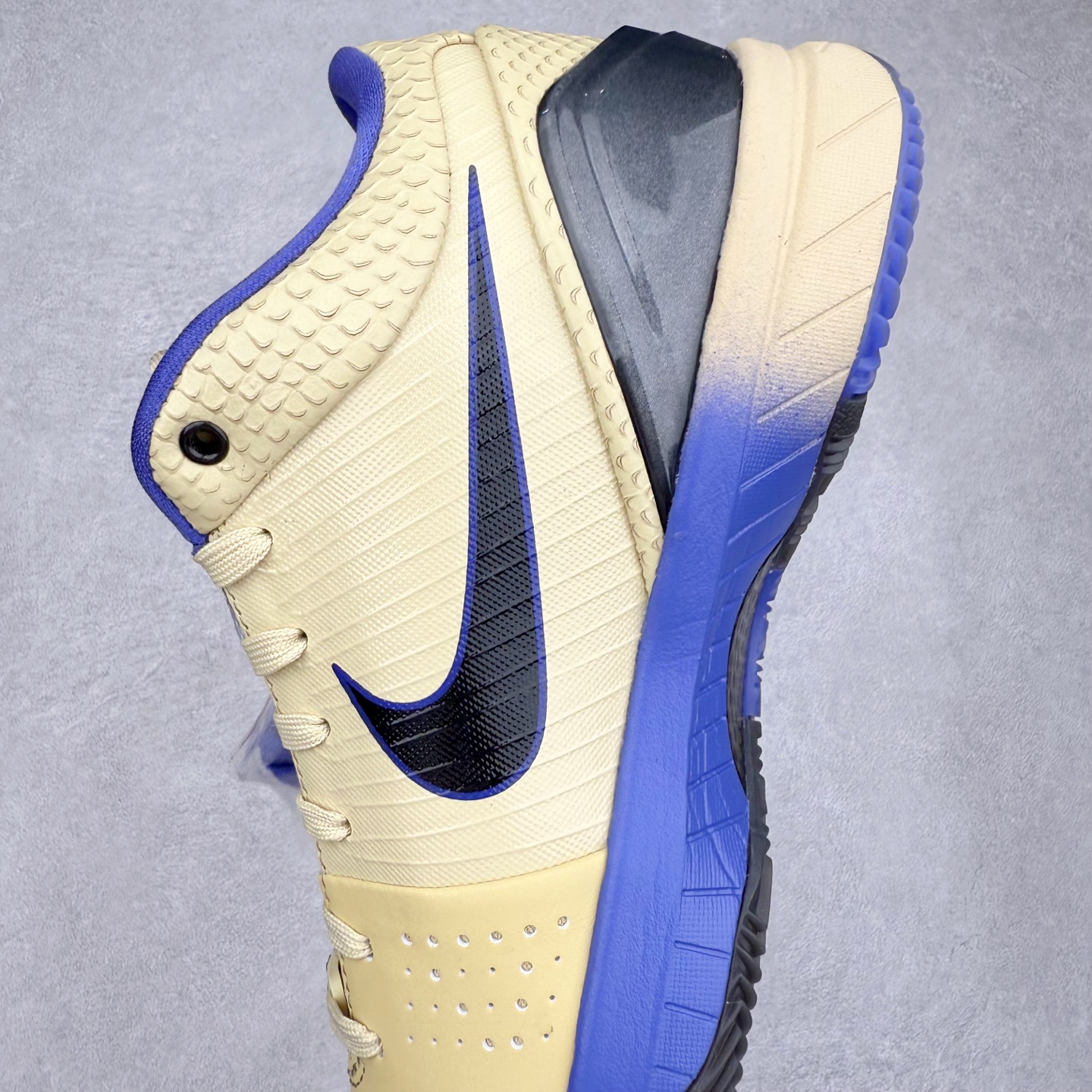 S2  Kobe 4 FC 低筒 后掌气垫 前掌泡棉   篮球 鞋 波鞋 街道休闲鞋 实战 男生球鞋  巴塞罗 金黑紫 IM2532-701