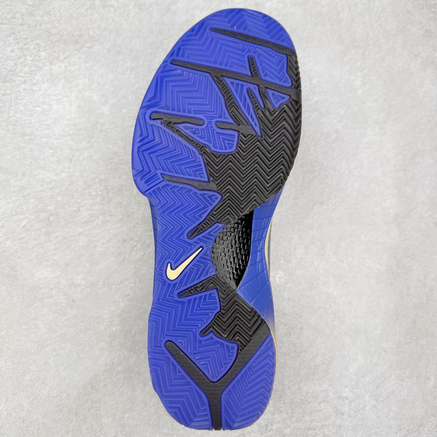 S2  Kobe 4 FC 低筒 后掌气垫 前掌泡棉   篮球 鞋 波鞋 街道休闲鞋 实战 男生球鞋  巴塞罗 金黑紫 IM2532-701