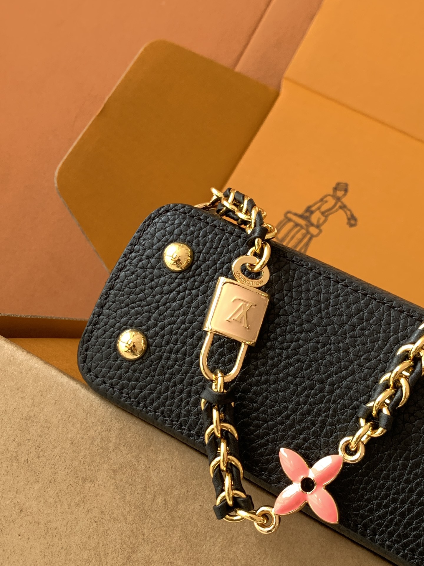 LOUIS VUITTON 路易威登 LV Capucines BB 可拆卸肩带 LV牛皮革 斜挎包 单肩包 双肩包 水桶 手提包 黑色  M23950 M23951