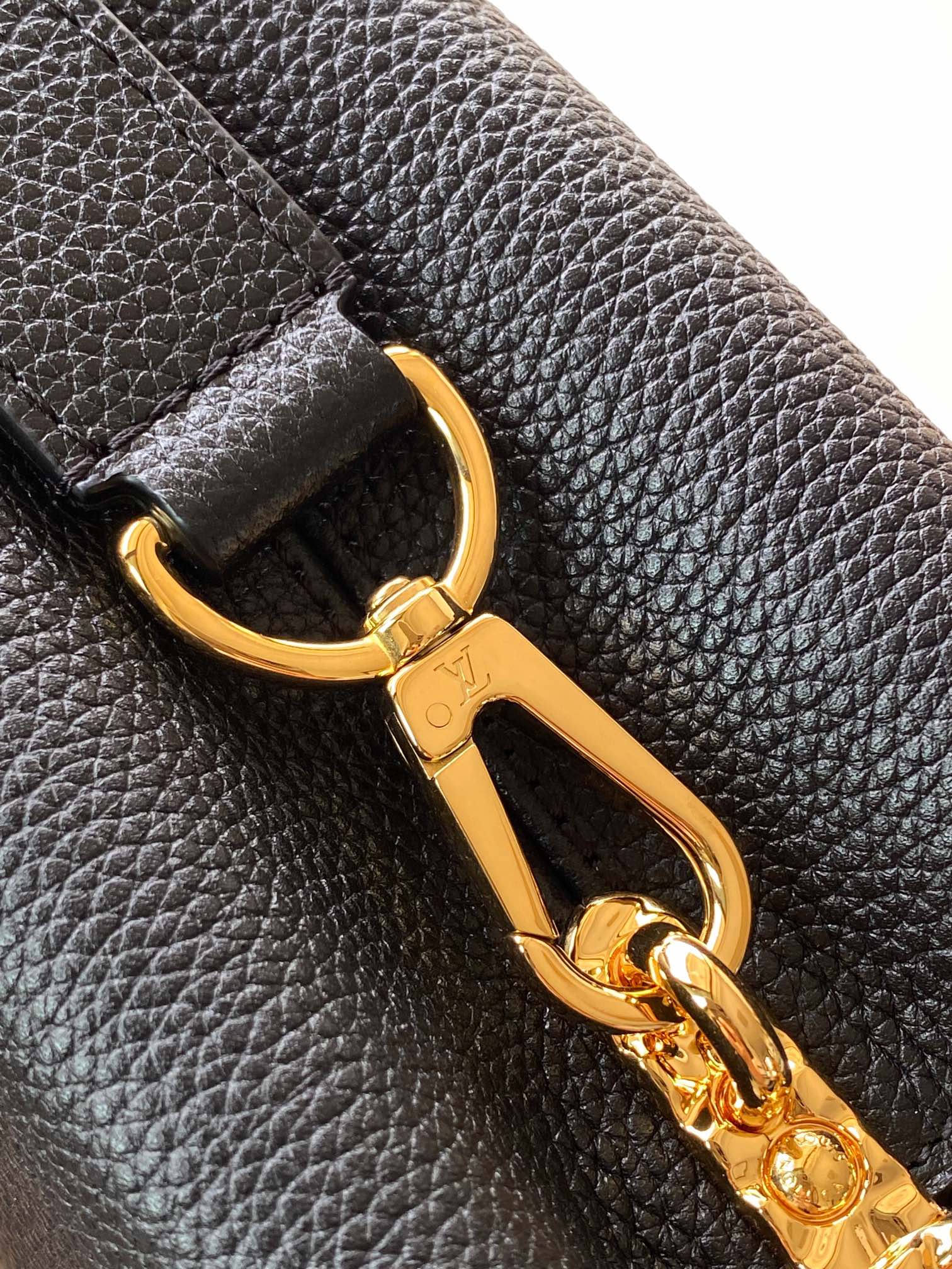 芯片 LOUIS VUITTON 路易威登 LV Capucines MM 可拆卸肩带 LV牛皮革 斜挎包 单肩包 双肩包 水桶 手提包 黑色  M24671
