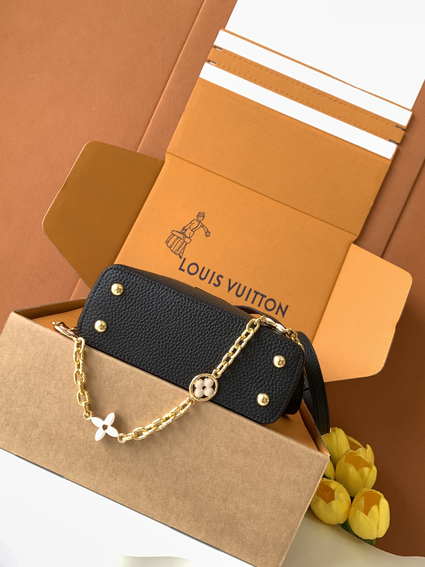 芯片 LOUIS VUITTON 路易威登 LV Capucines 珐琅 可拆卸肩带 LV牛皮革 斜挎包 单肩包 双肩包 水桶 手提包 黑色 M48865