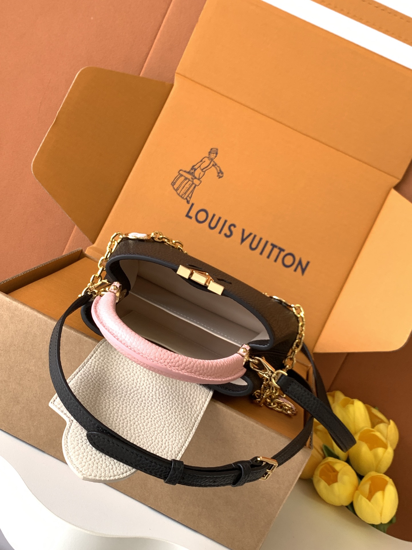 芯片 LOUIS VUITTON 路易威登 LV Capucines 珐琅 可拆卸肩带 LV牛皮革 斜挎包 单肩包 双肩包 水桶 手提包 黑色 M48865