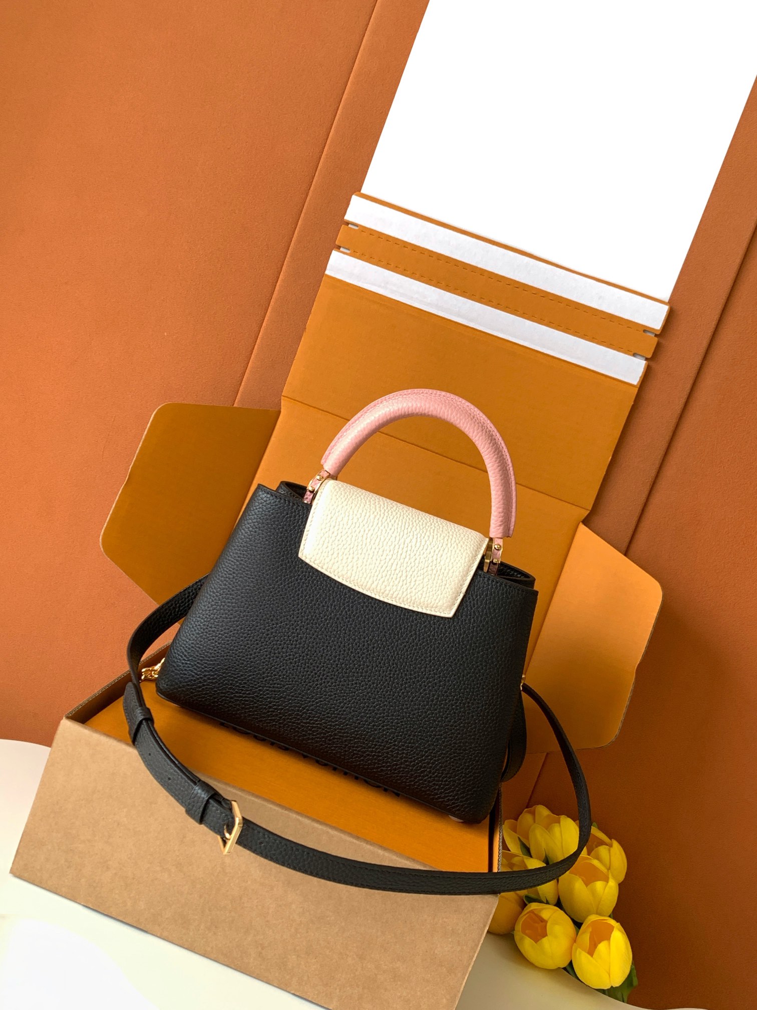 芯片 LOUIS VUITTON 路易威登 LV Capucines 可拆卸肩带 LV牛皮革 斜挎包 单肩包 双肩包 水桶 手提包 黑色 M48865