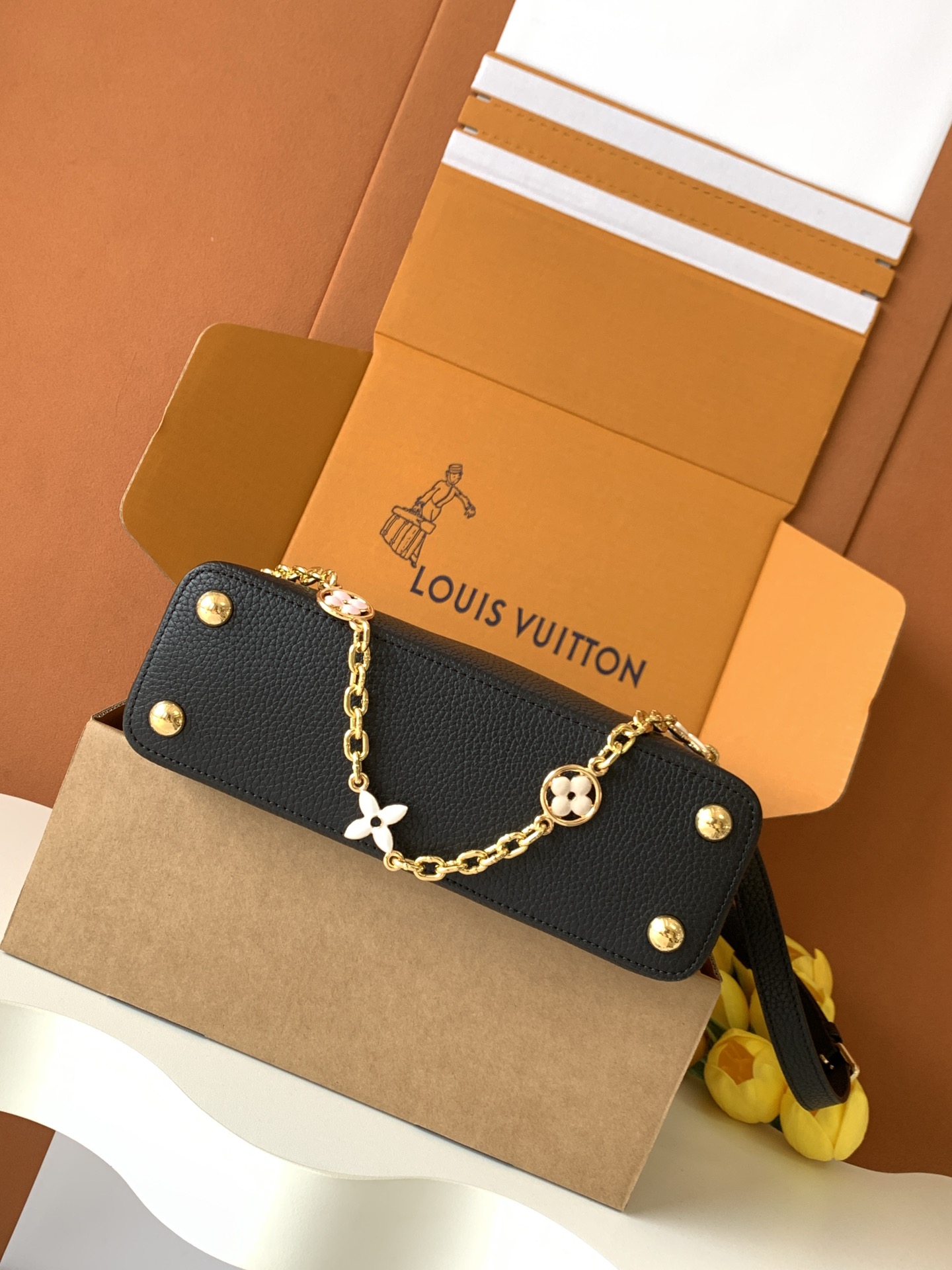 芯片 LOUIS VUITTON 路易威登 LV Capucines 可拆卸肩带 LV牛皮革 斜挎包 单肩包 双肩包 水桶 手提包 黑色 M48865