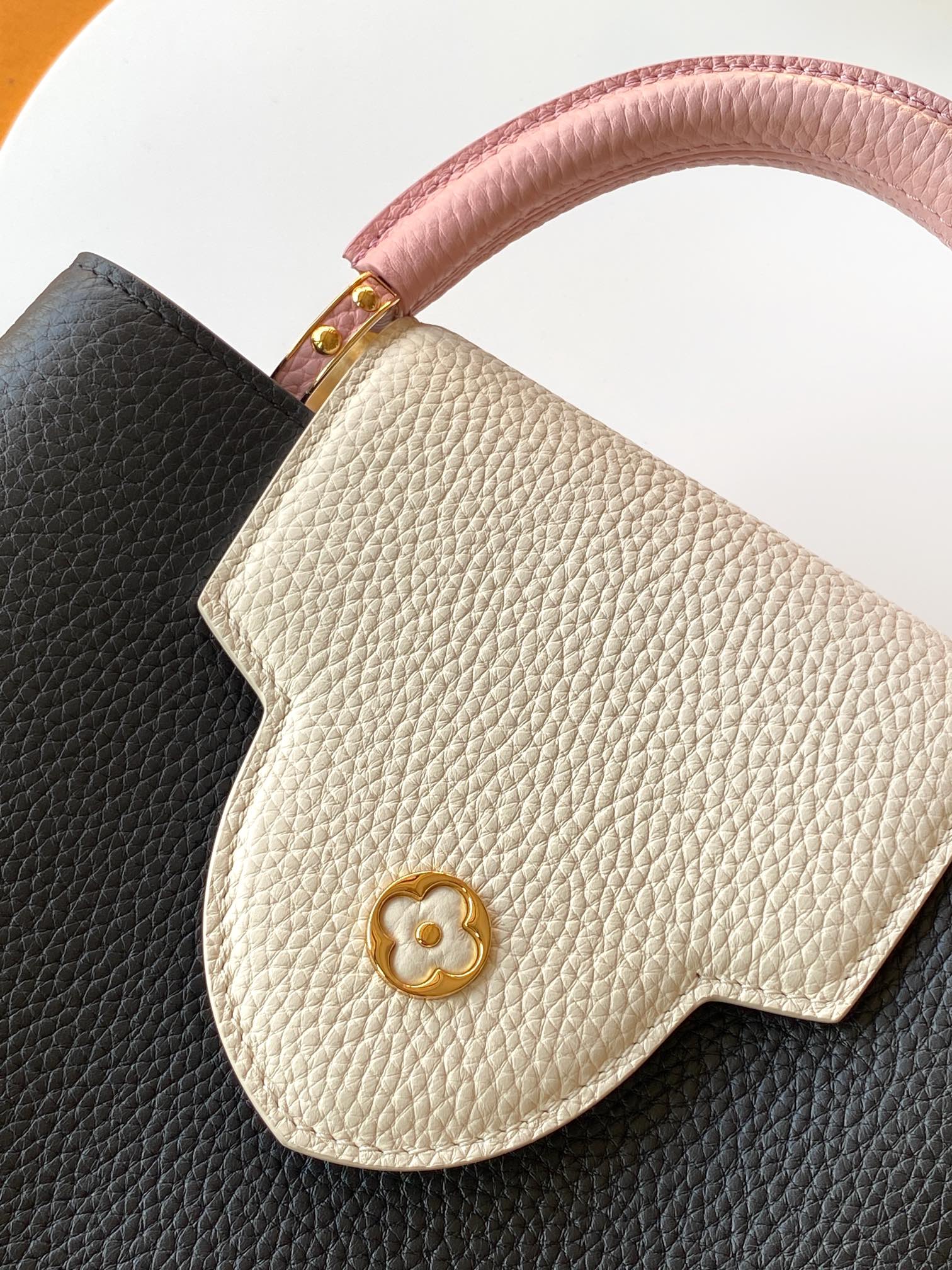 芯片 LOUIS VUITTON 路易威登 LV Capucines 可拆卸肩带 LV牛皮革 斜挎包 单肩包 双肩包 水桶 手提包 黑色 M48865