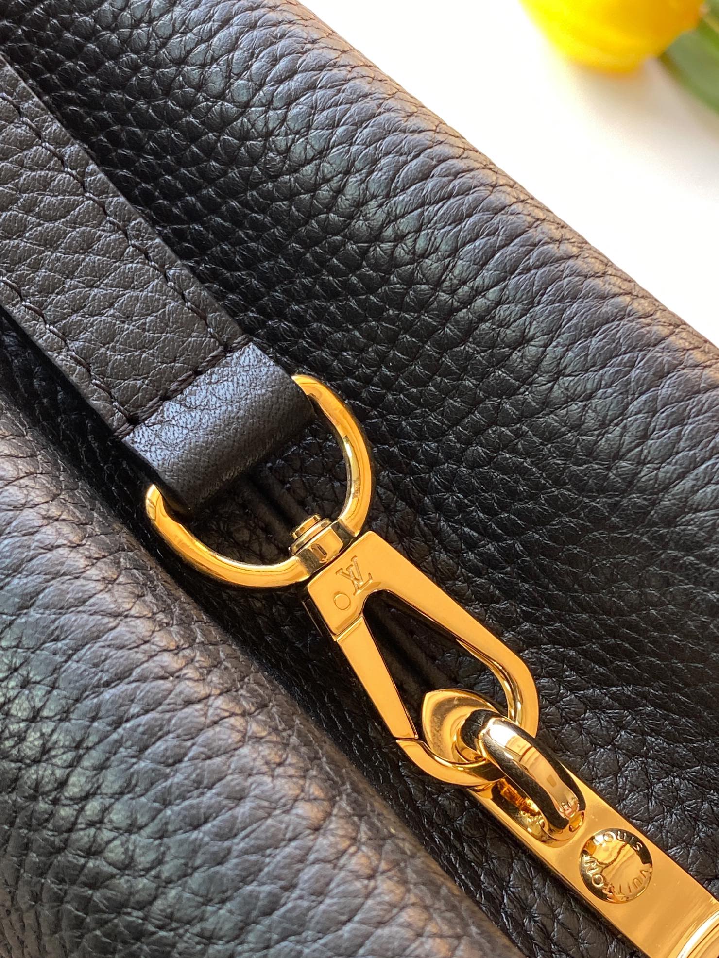 芯片 LOUIS VUITTON 路易威登 LV Capucines 可拆卸肩带 LV牛皮革 斜挎包 单肩包 双肩包 水桶 手提包 黑色 M48865