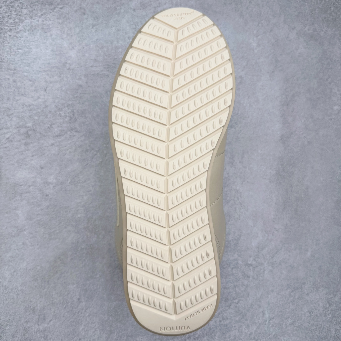 LOUIS VUITTON Buttersoft LV NIGO 路易威登 低筒 生活休闲鞋 板鞋 运动鞋 男鞋 女鞋  米色 1AIKEY