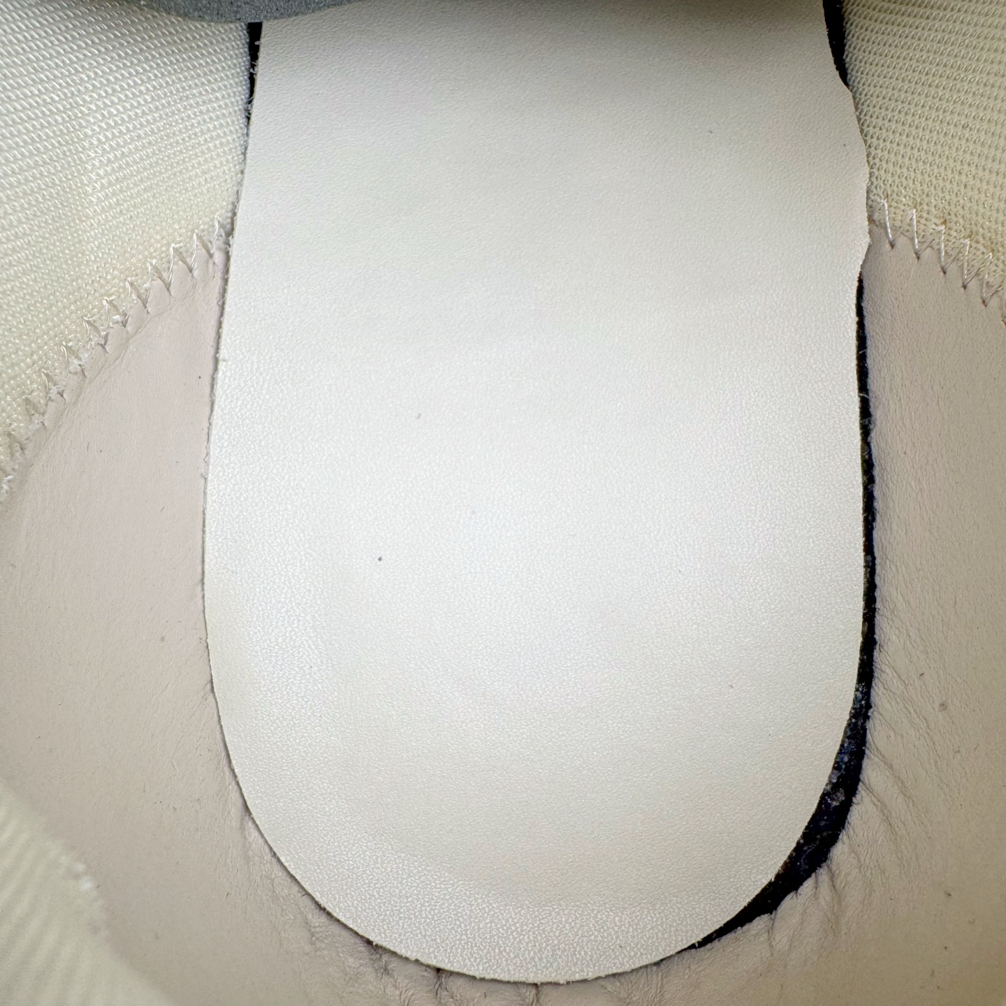 LOUIS VUITTON Buttersoft LV NIGO 路易威登 低筒 生活休闲鞋 板鞋 运动鞋 男鞋 女鞋  米色 1AIKEY