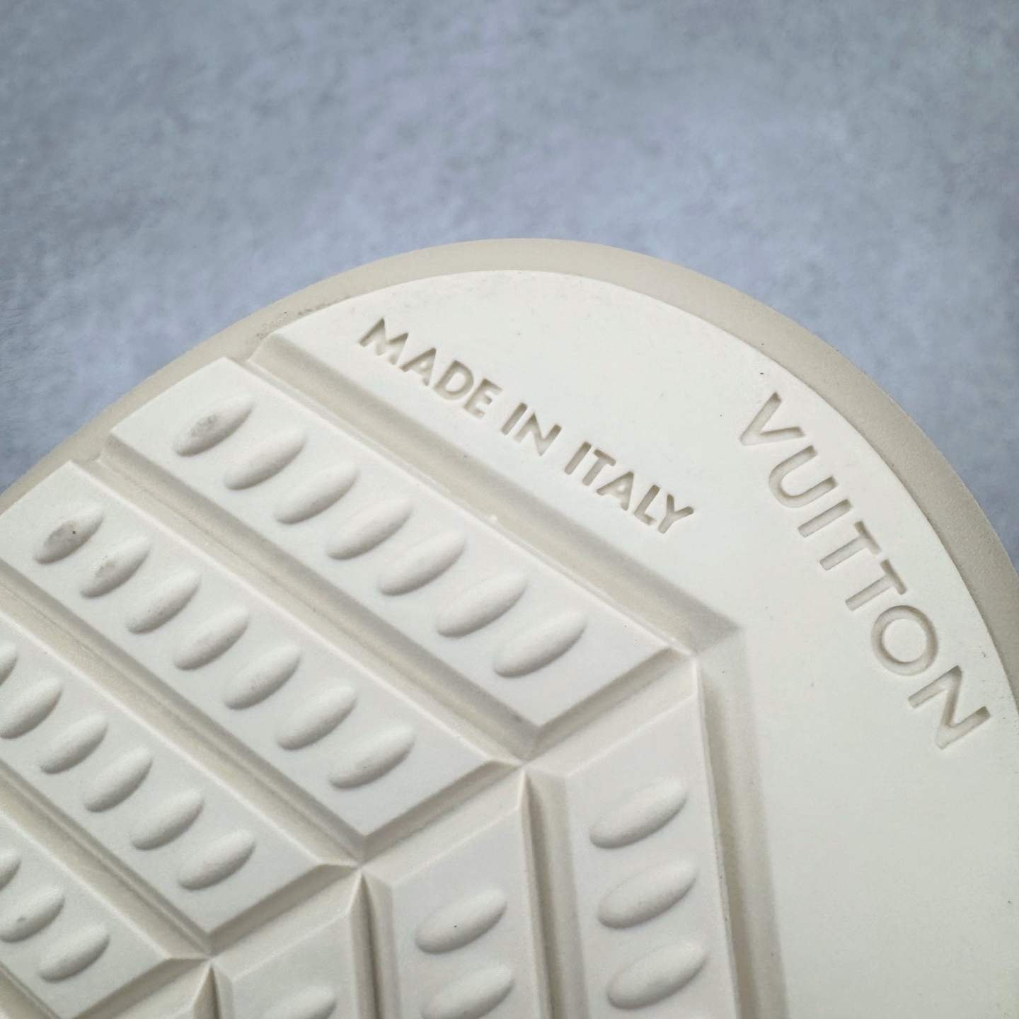 LOUIS VUITTON Buttersoft LV NIGO 路易威登 低筒 生活休闲鞋 板鞋 运动鞋 男鞋 女鞋  米色 1AIKEY