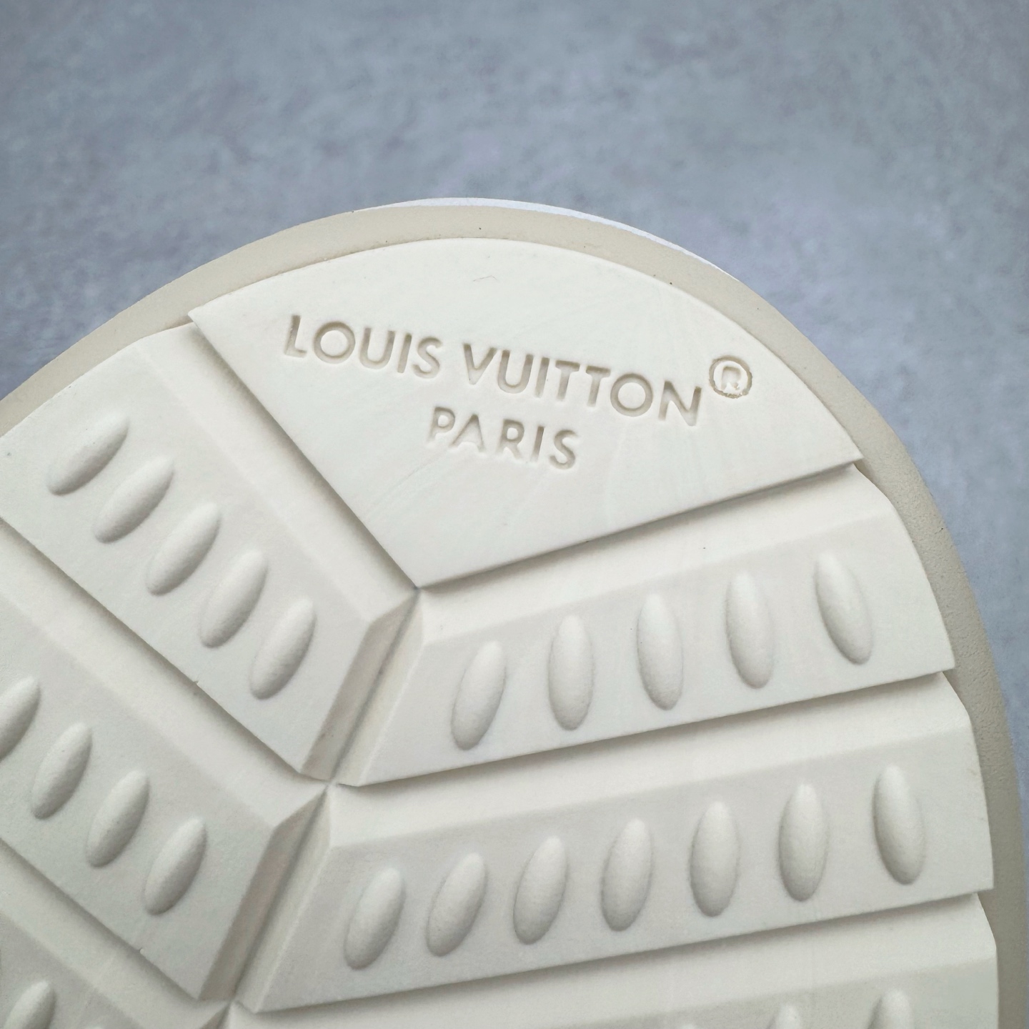 LOUIS VUITTON Buttersoft LV NIGO 路易威登 低筒 生活休闲鞋 板鞋 运动鞋 男鞋 女鞋  米色 1AIKEY