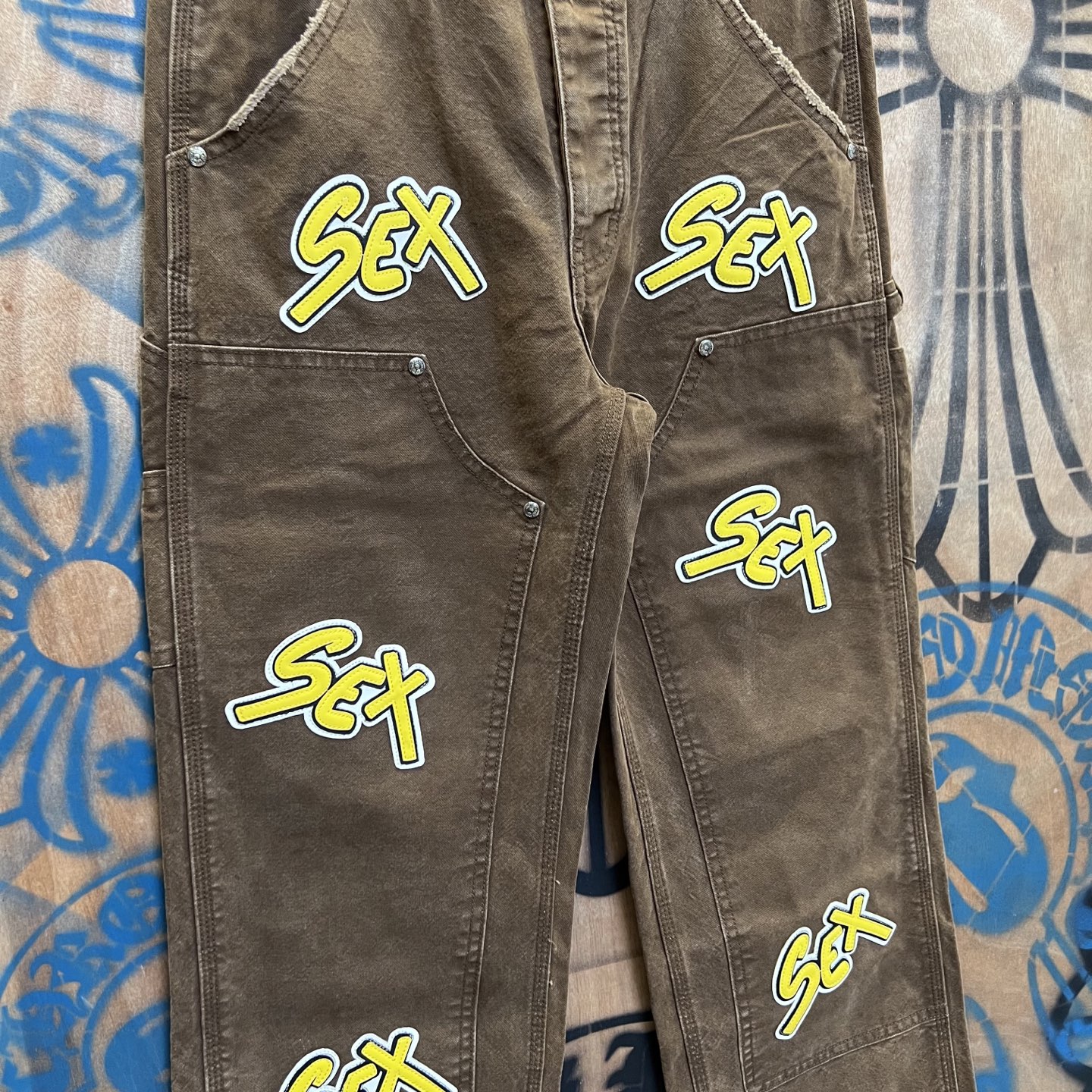 Chrome Hearts 克罗心 高街 字母图案复古 925银 牛皮辅料 水洗 工装 裤子 长裤 棕色黄字