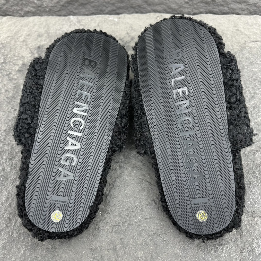 Balenciaga   巴黎世家 毛拖鞋  低筒  平底  户外室内 凉拖 男款 黑色