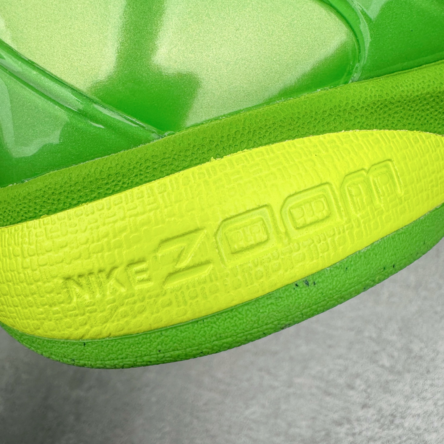 STAR S级 Kobe6 前掌Zoom Turbo 气垫 后掌EVA缓震 低筒 球鞋 籃球鞋 實戰鞋  真碳板 男鞋  波鞋 青蜂侠  CW2190-300