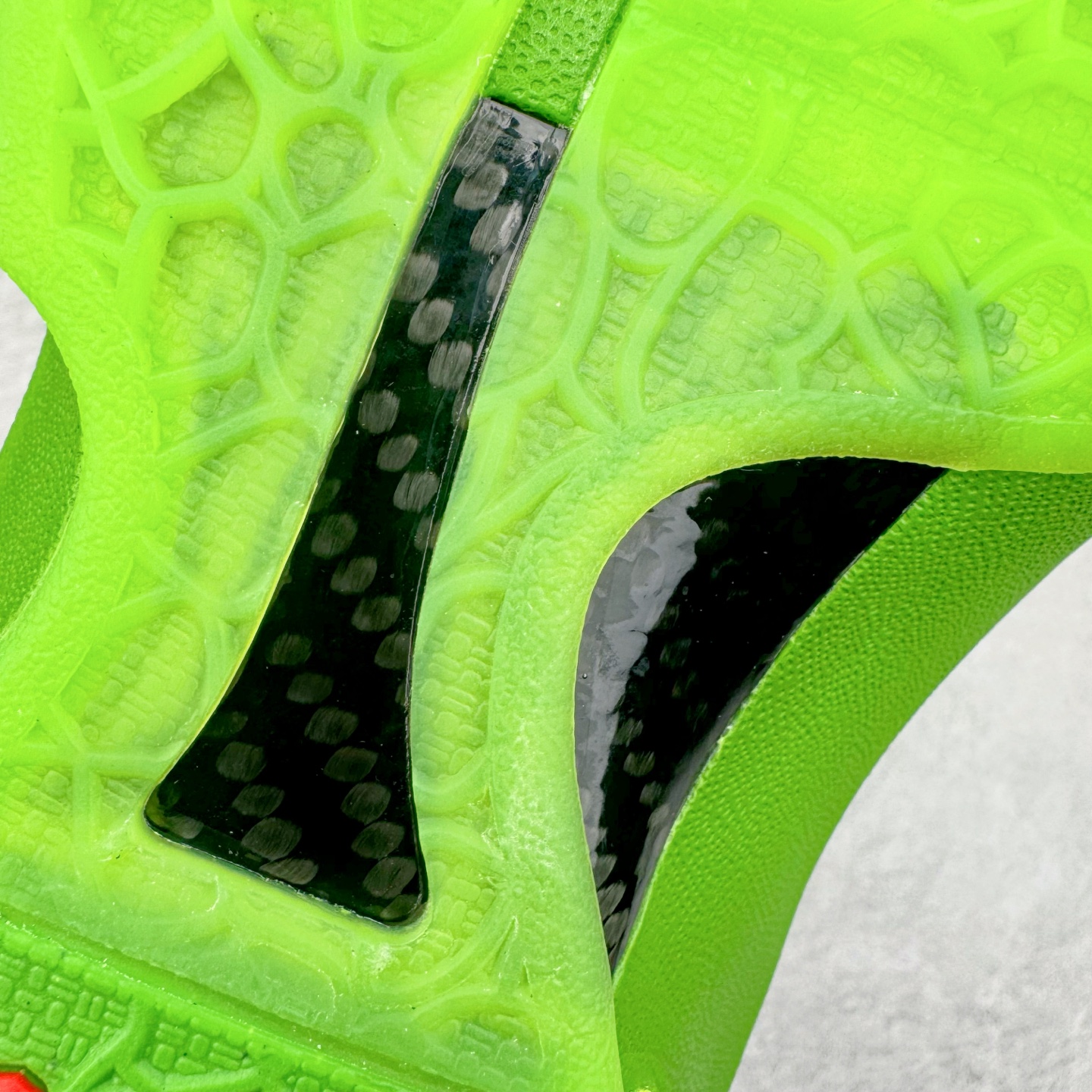 STAR S级 Kobe6 前掌Zoom Turbo 气垫 后掌EVA缓震 低筒 球鞋 籃球鞋 實戰鞋  真碳板 男鞋  波鞋 青蜂侠  CW2190-300