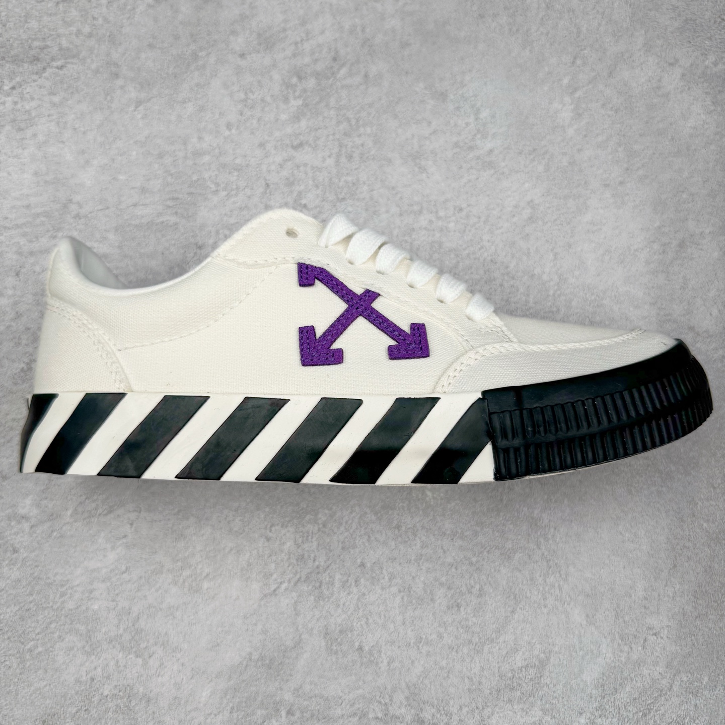 OFF-WHITE ulcanized 织物 低筒 系带圆头 时尚板鞋 男款 女款 白紫 OMIA085R21FAB0010137