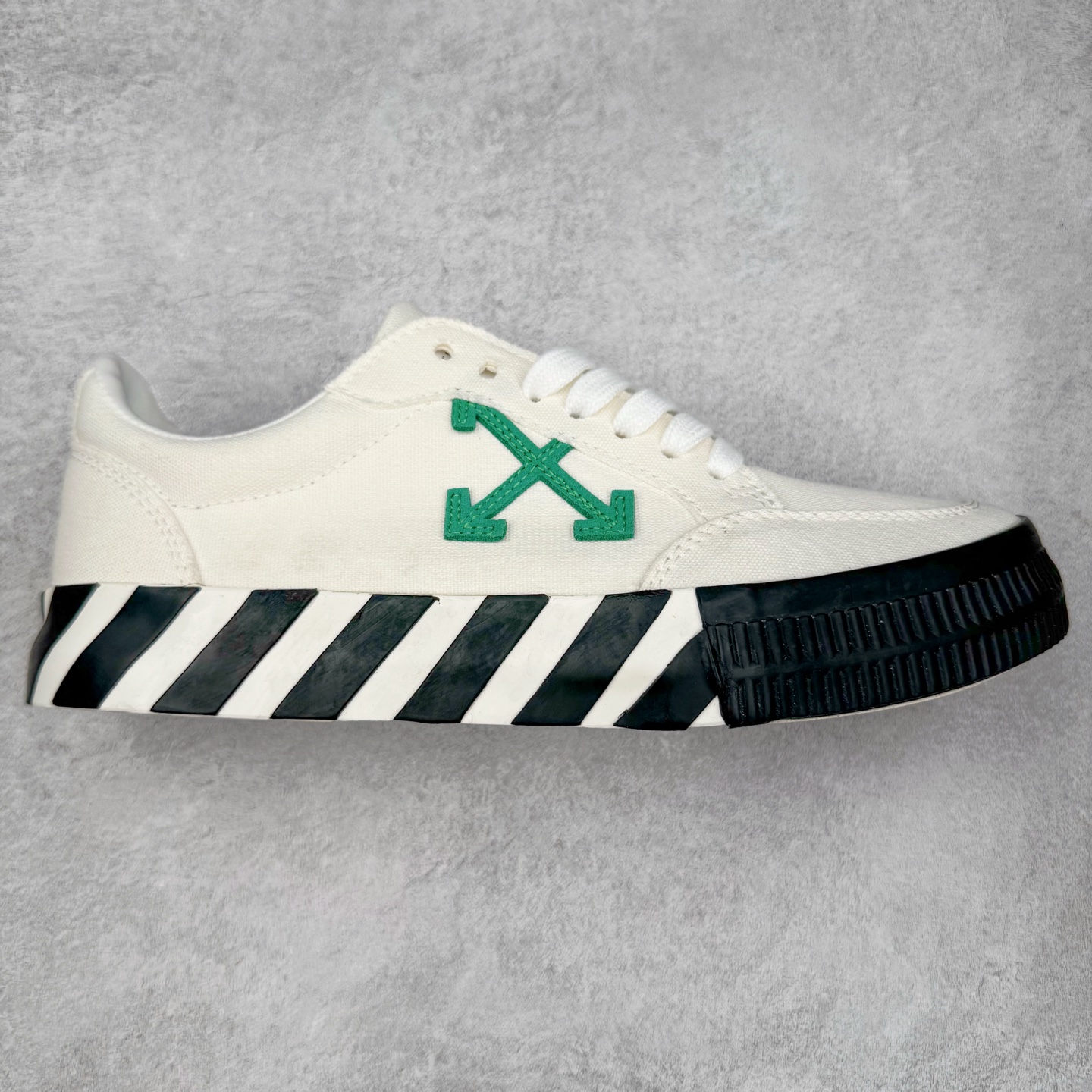  OFF-WHITE ulcanized 织物 低筒 系带圆头 时尚板鞋 男款 女款 白绿 OMIA085F22FAB0010155