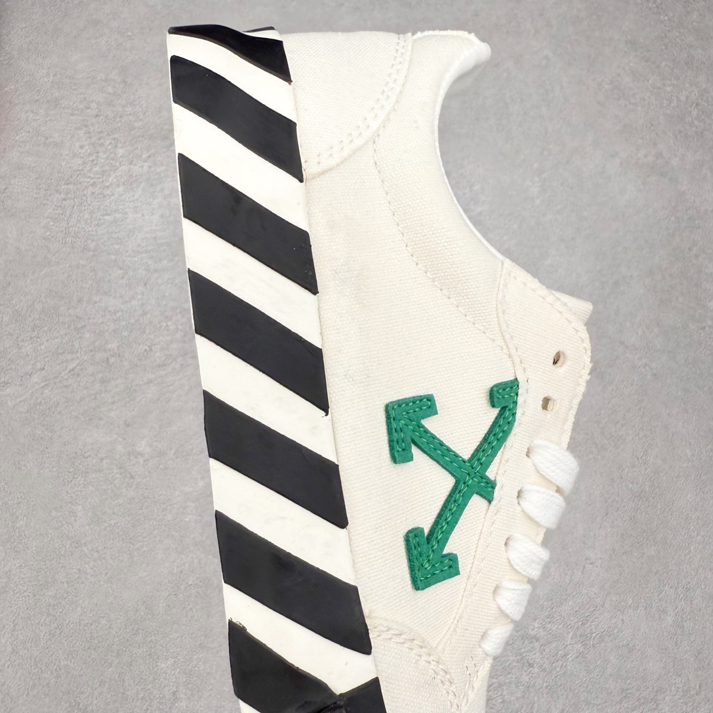  OFF-WHITE ulcanized 织物 低筒 系带圆头 时尚板鞋 男款 女款 白绿 OMIA085F22FAB0010155