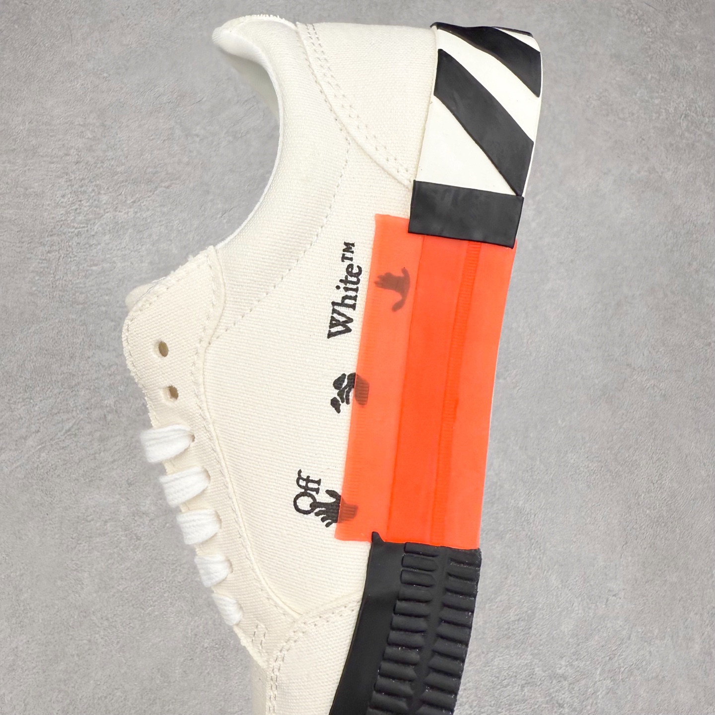  OFF-WHITE ulcanized 织物 低筒 系带圆头 时尚板鞋 男款 女款 白绿 OMIA085F22FAB0010155