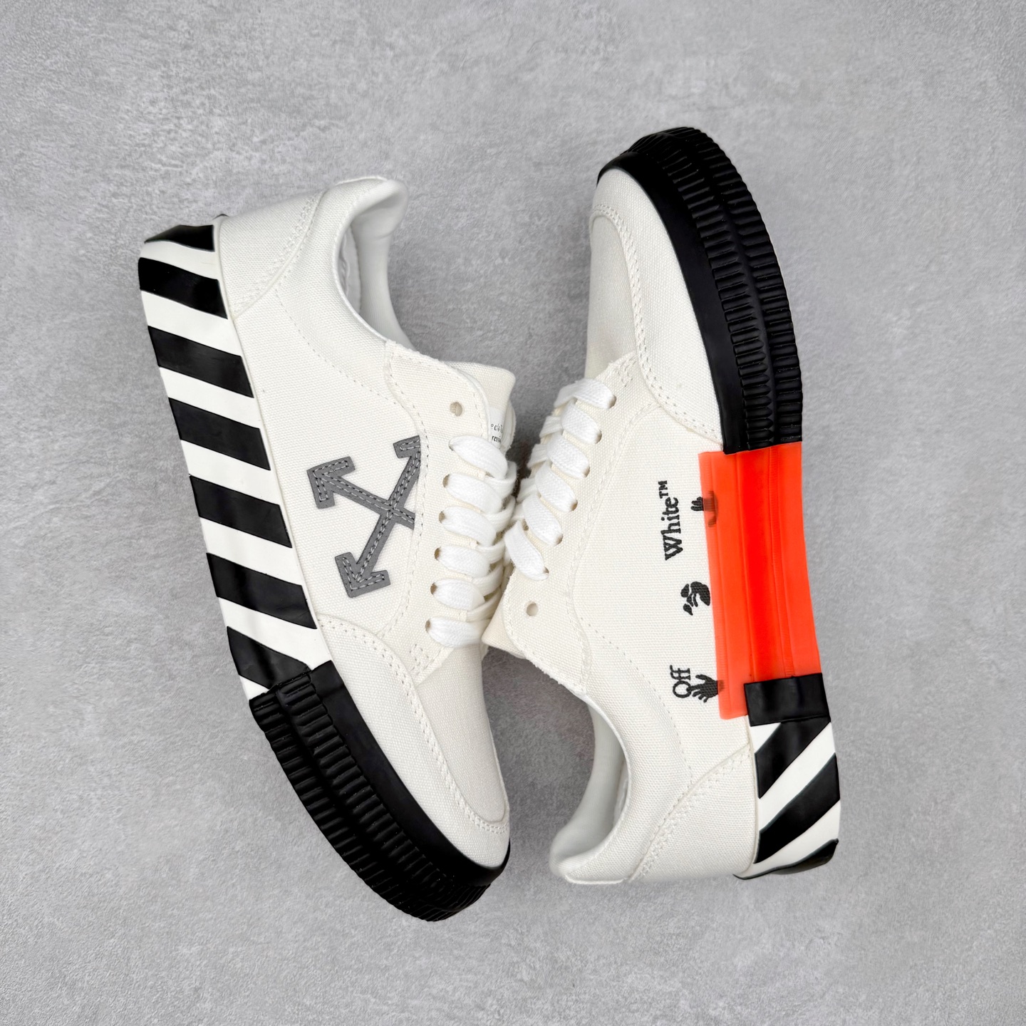 OFF-WHITE ulcanized 织物 低筒 系带圆头 时尚板鞋 男款 女款 白灰 OMIA085S23LEA0050145