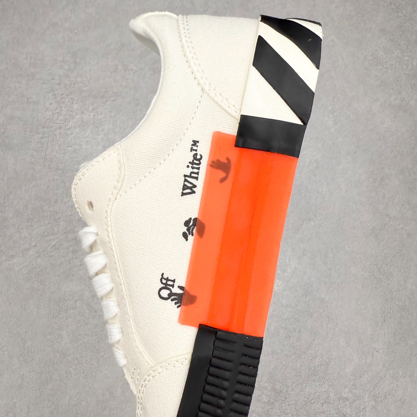 OFF-WHITE ulcanized 织物 低筒 系带圆头 时尚板鞋 男款 女款 白灰 OMIA085S23LEA0050145