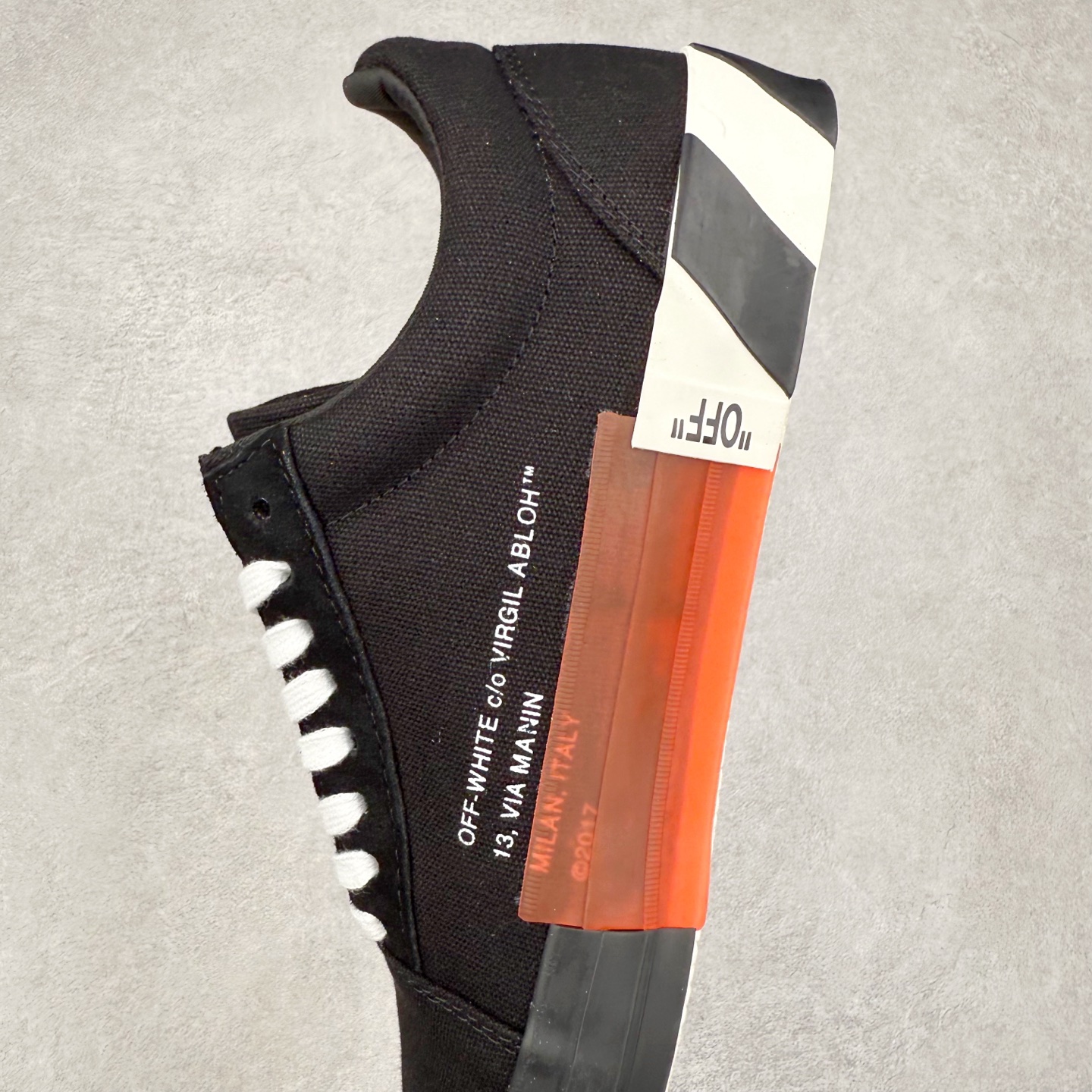 OFF-WHITE ulcanized 织物 低筒 系带圆头 时尚板鞋 男款 女款 黑 OMIA085E183510011000