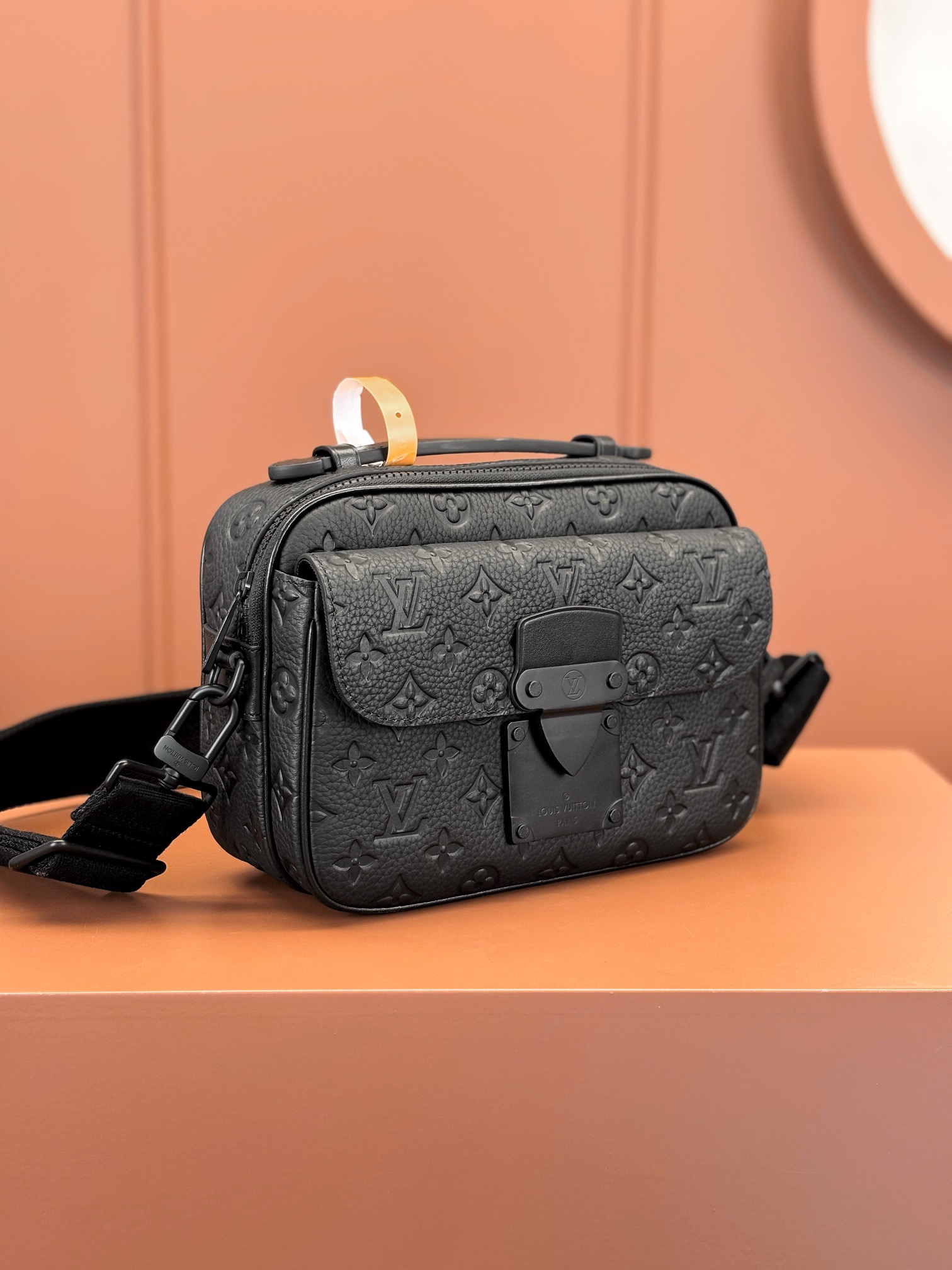 芯片 原厂皮 LOUIS VUITTON S-Lock Messenger 经典老花压纹 皮革 邮差包 手提包 单肩包 斜挎包 黑色 M58489