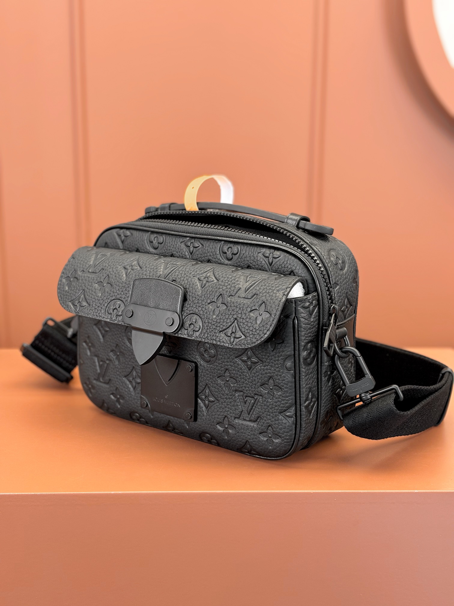 芯片 原厂皮 LOUIS VUITTON S-Lock Messenger 经典老花压纹 皮革 邮差包 手提包 单肩包 斜挎包 黑色 M58489