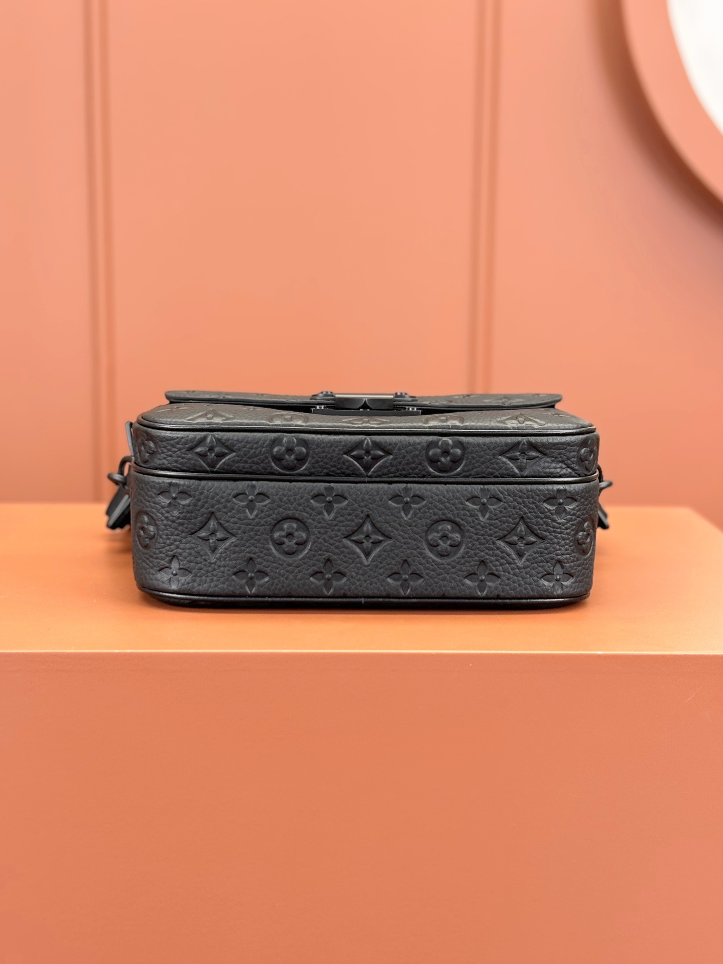 芯片 原厂皮 LOUIS VUITTON S-Lock Messenger 经典老花压纹 皮革 邮差包 手提包 单肩包 斜挎包 黑色 M58489