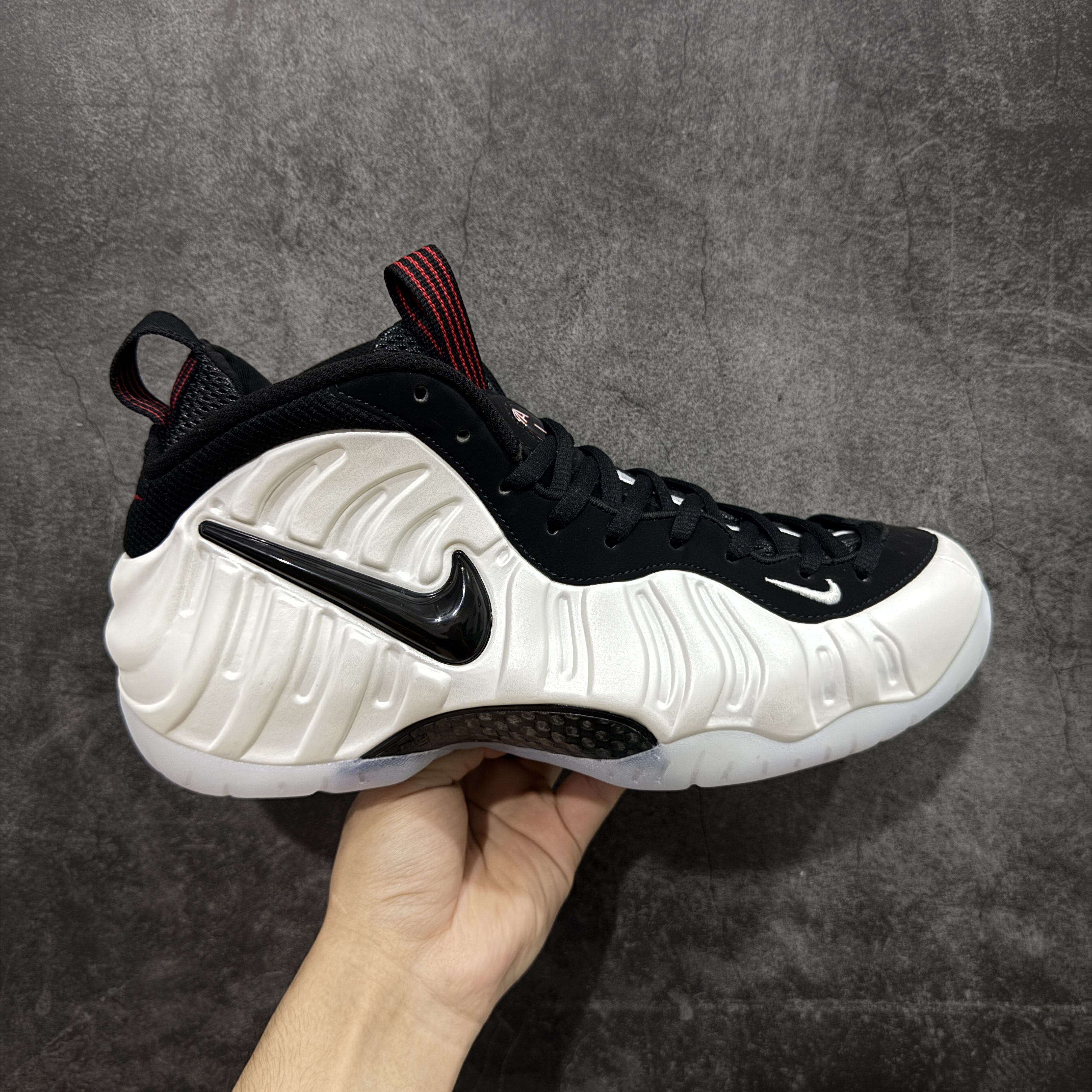 NIKE Air Foamposite  喷泡 篮球鞋 男鞋 真碳板 真气垫 波鞋  白黑奶泡 2025 喷泡 HF0794-200