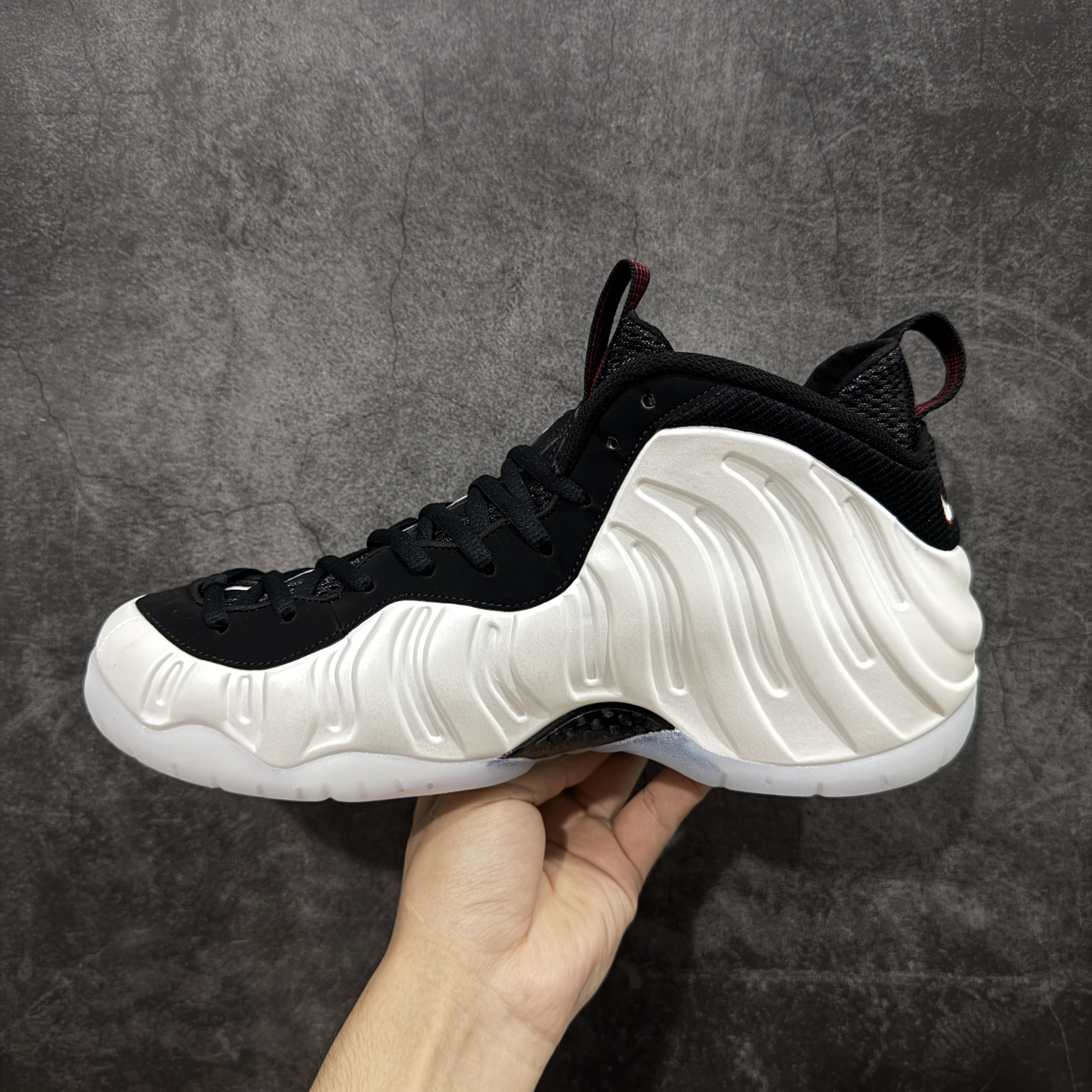 NIKE Air Foamposite  喷泡 篮球鞋 男鞋 真碳板 真气垫 波鞋  白黑奶泡 2025 喷泡 HF0794-200