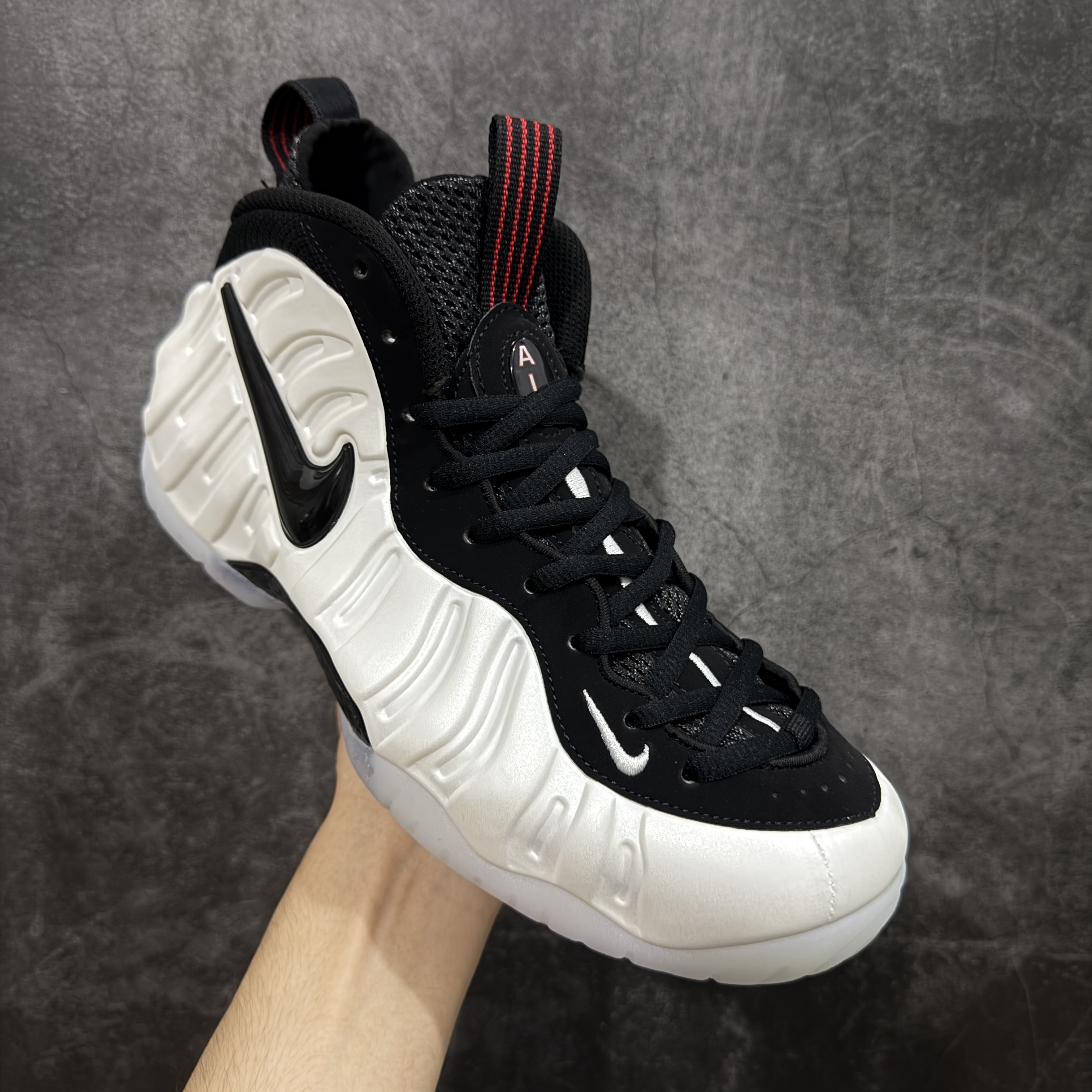 NIKE Air Foamposite  喷泡 篮球鞋 男鞋 真碳板 真气垫 波鞋  白黑奶泡 2025 喷泡 HF0794-200