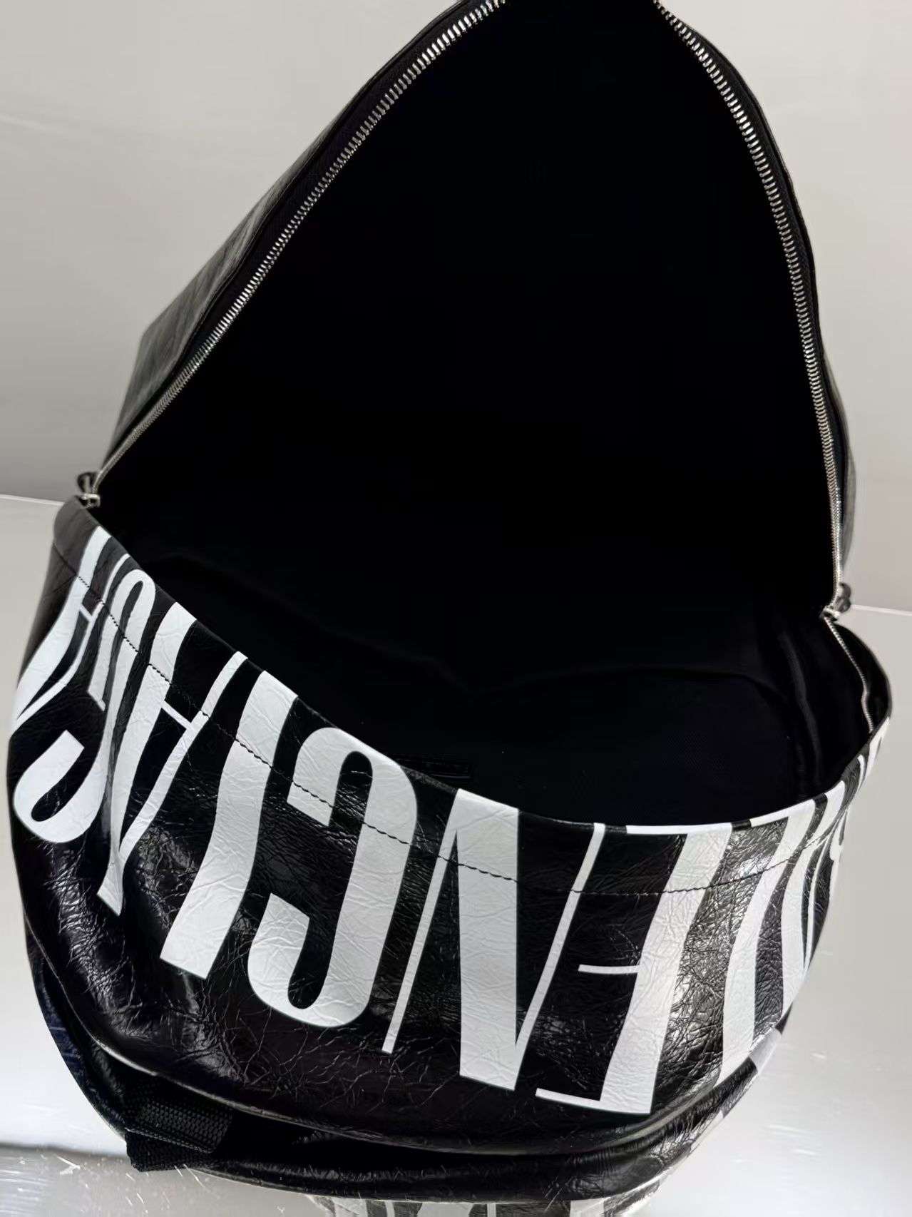 Balenciag 巴黎世家 Arena 品牌徽标印花 小羊皮  双肩包  男女同款  黑色  8272062ABVX1090