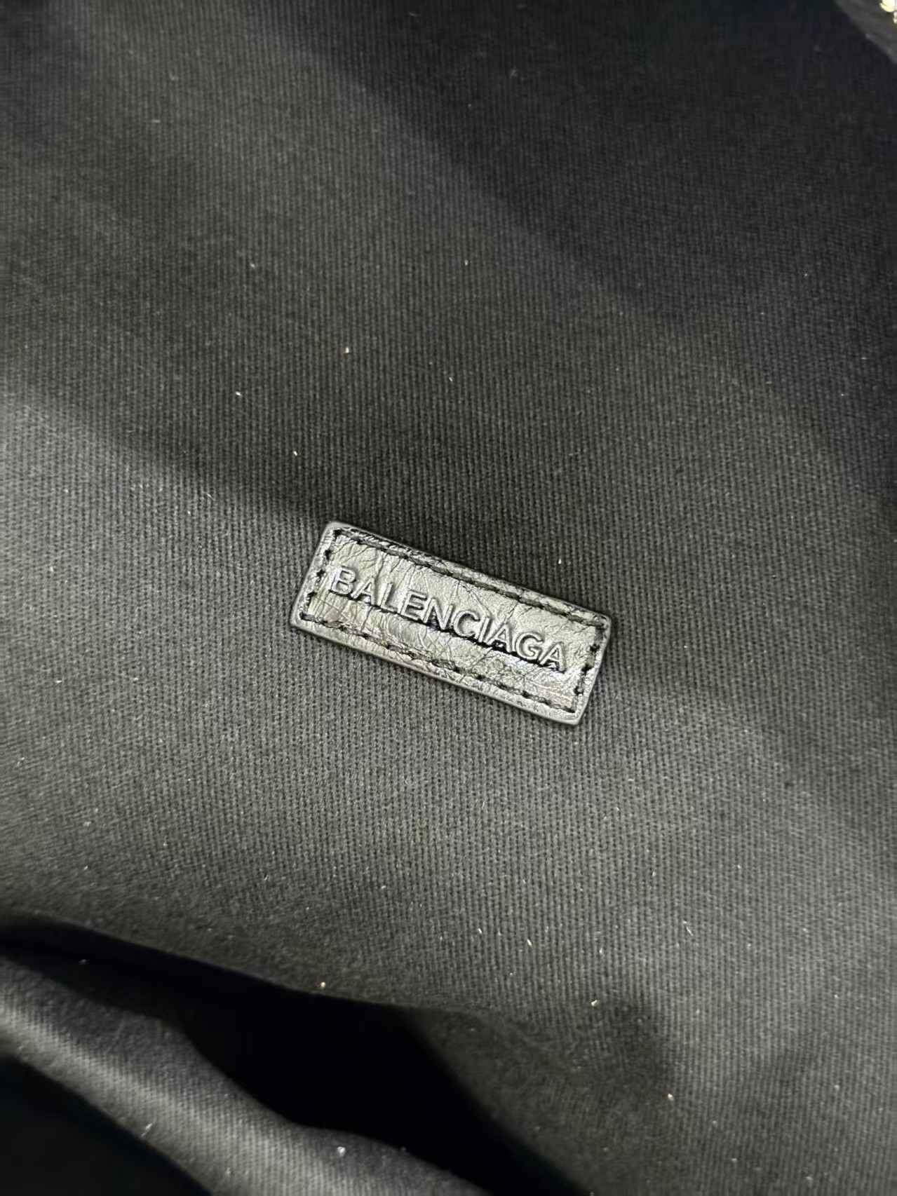 Balenciag 巴黎世家 Explorer 品牌徽标印花 小羊皮  双肩包  男女同款  黑色  5032212AB531084