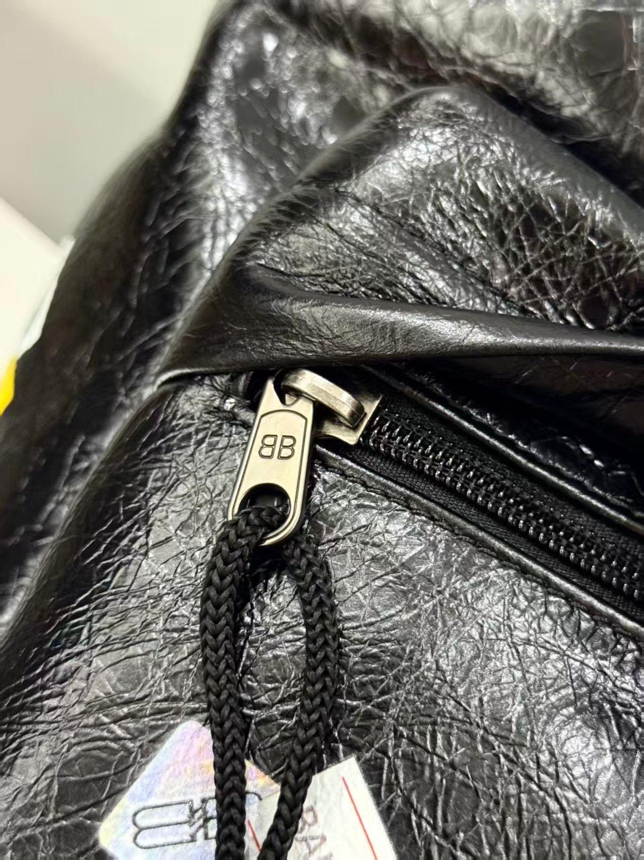 Balenciag 巴黎世家 Explorer 品牌徽标印花 小羊皮  双肩包  男女同款  黑色  5032212AB531084