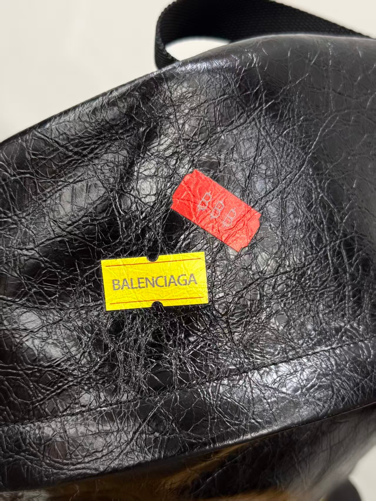 Balenciag 巴黎世家 Explorer 品牌徽标印花 小羊皮  双肩包  男女同款  黑色  5032212AB531084