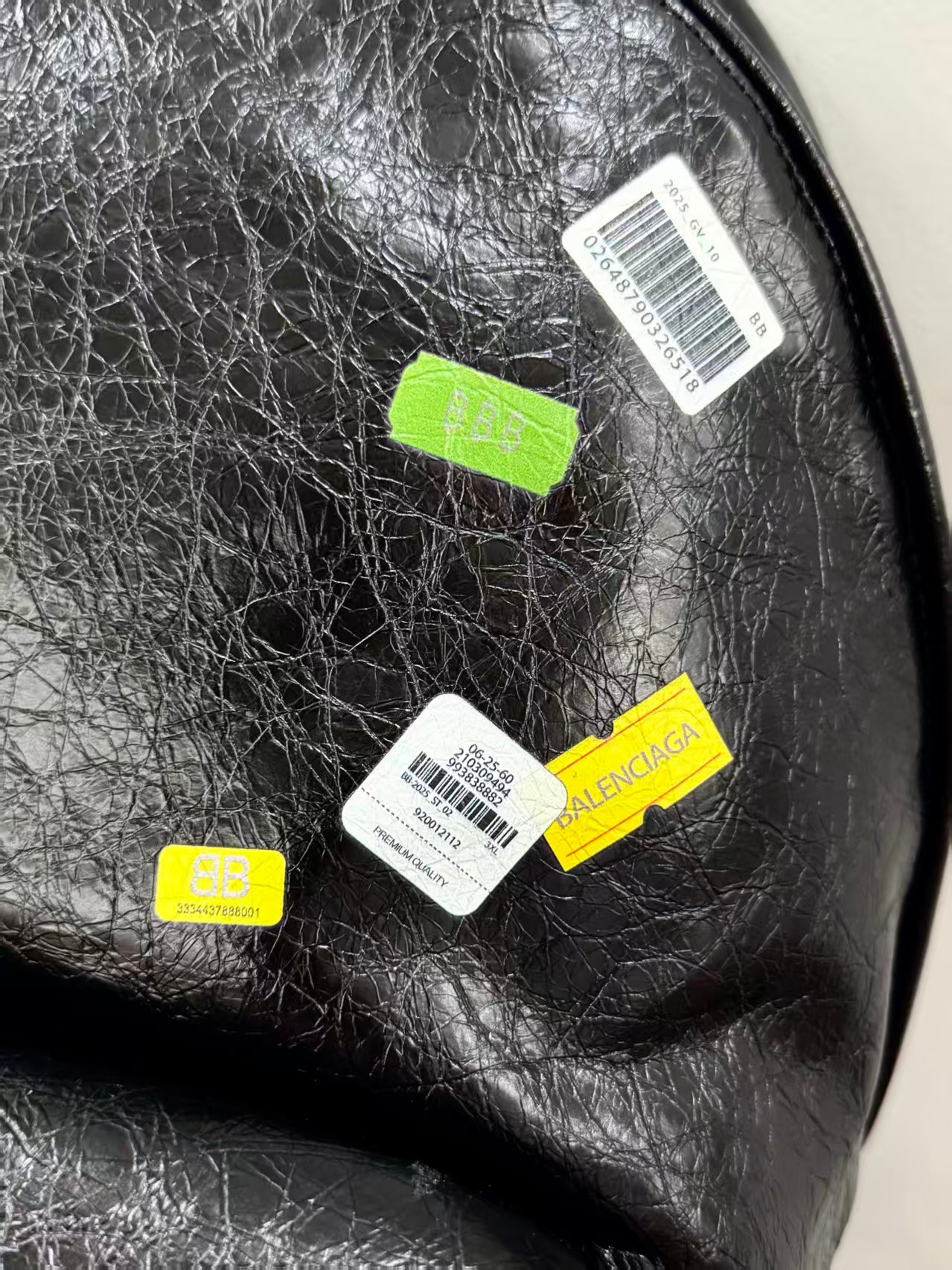 Balenciag 巴黎世家 Explorer 品牌徽标印花 小羊皮  双肩包  男女同款  黑色  5032212AB531084