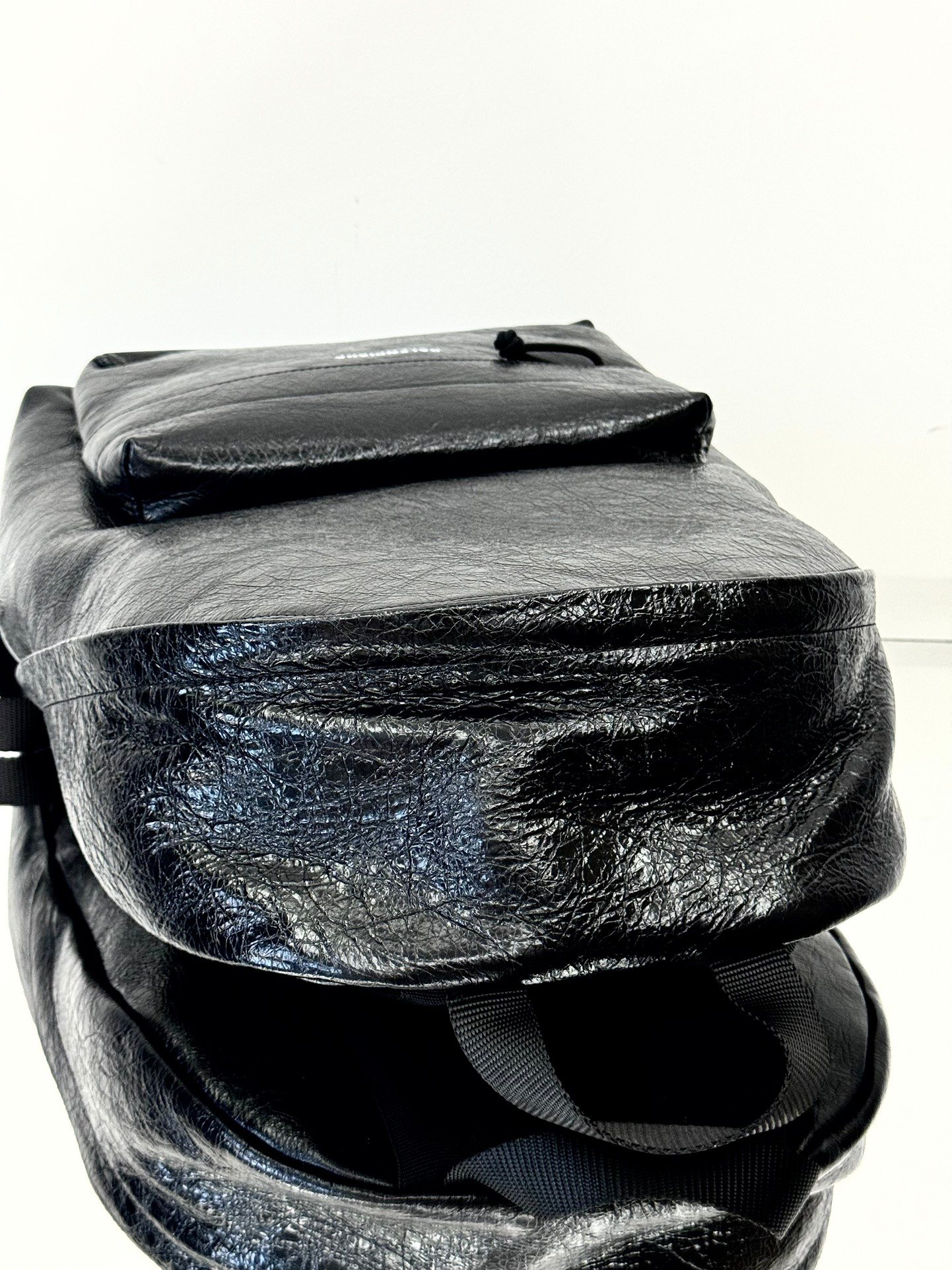 Balenciag 巴黎世家 Explorer 品牌徽标印花 小羊皮  双肩包  男女同款  黑色 5032211VG071000