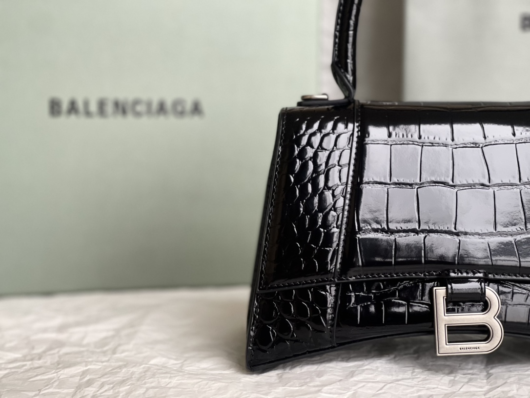 23CM Balenciag 巴黎世家 沙漏 标志性浮雕品牌 小牛皮 单肩 斜挎 手提包 女 黑色鳄鱼纹  5935461LR6Y1000